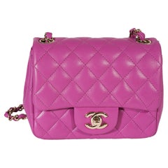Chanel - Mini sac à rabat carré classique en cuir d'agneau matelassé violet