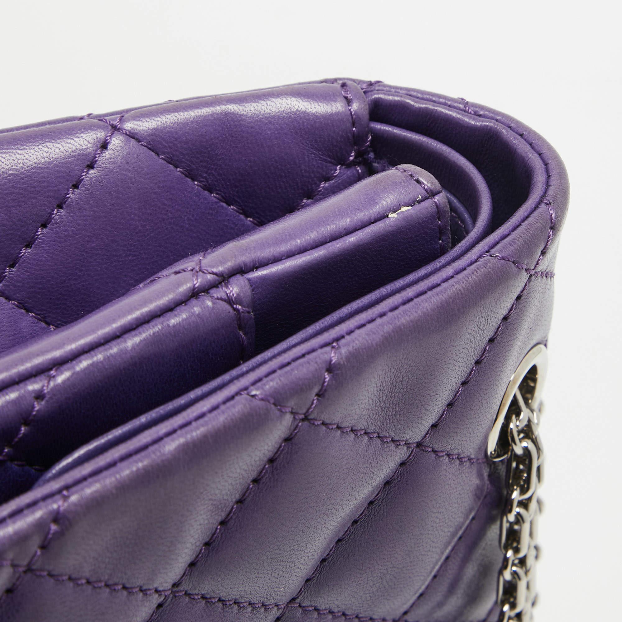 Chanel Bolso con Solapa 227 Reissue de Piel Acolchada Morado en venta 9