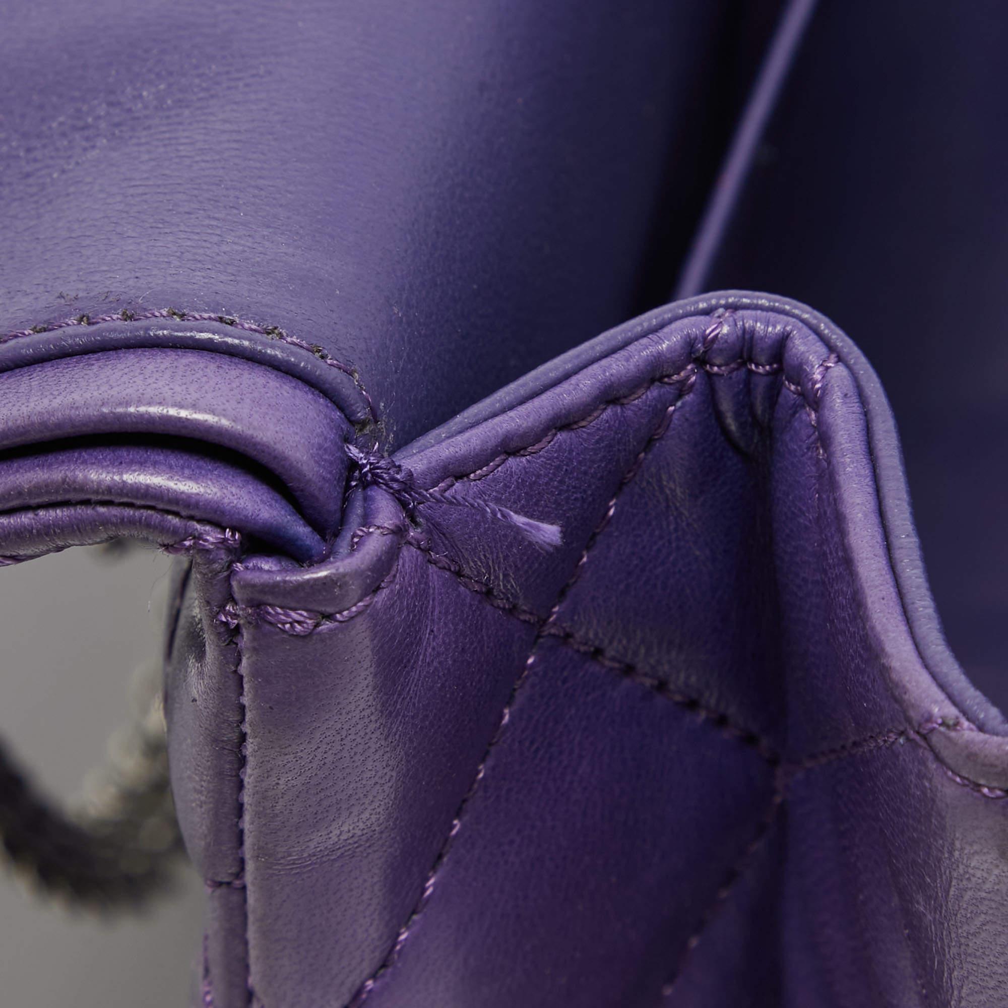Chanel Bolso con Solapa 227 Reissue de Piel Acolchada Morado en venta 3