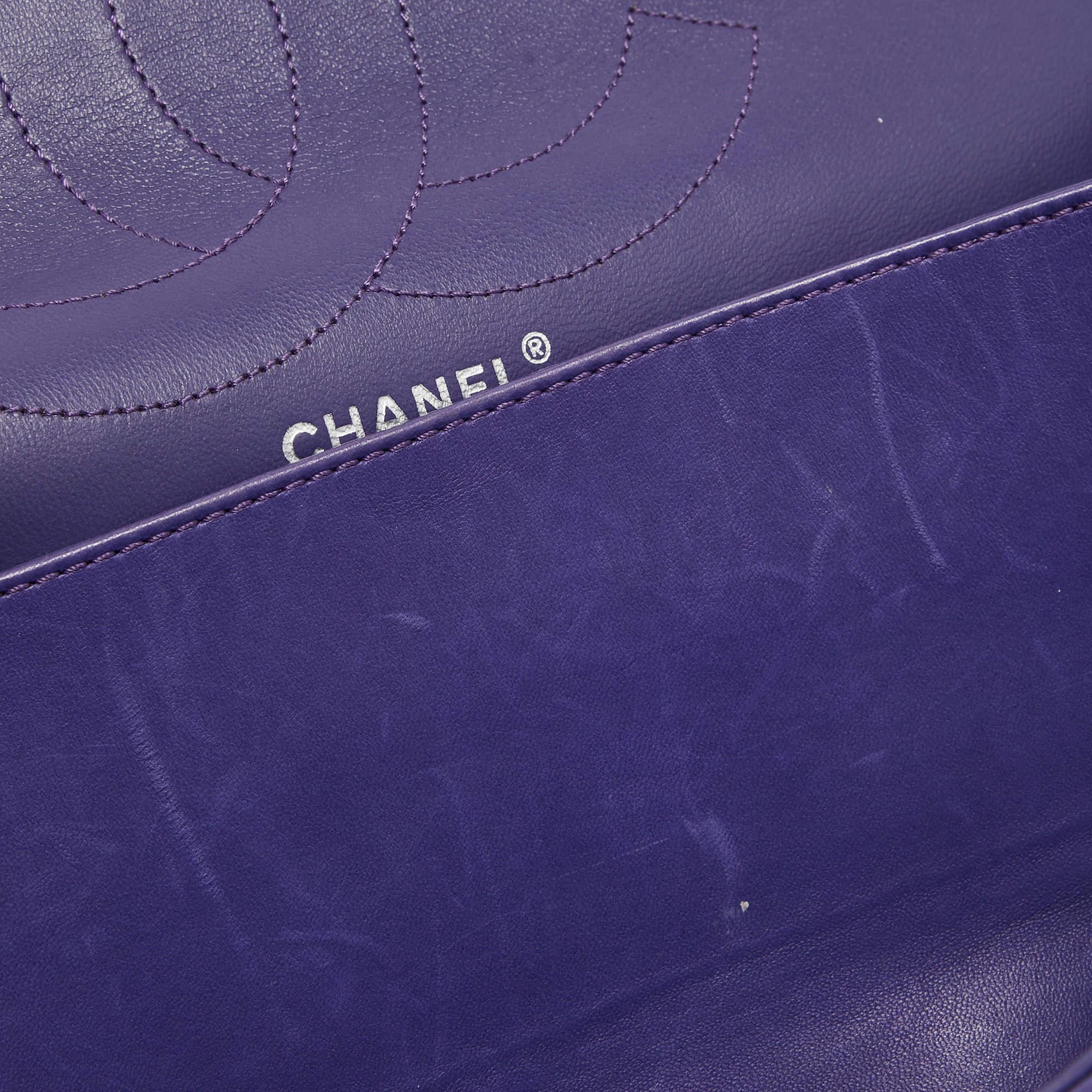 Chanel Bolso con Solapa 227 Reissue de Piel Acolchada Morado en venta 4
