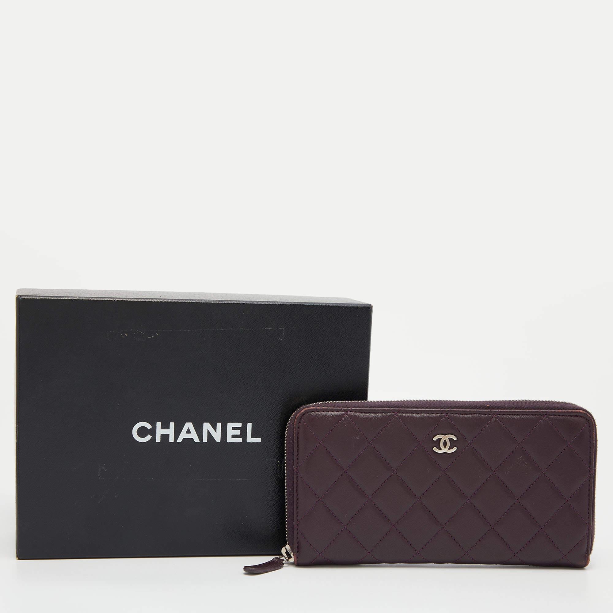 Chanel Lila gestepptes Leder CC Portemonnaie mit Reißverschluss im Angebot 10