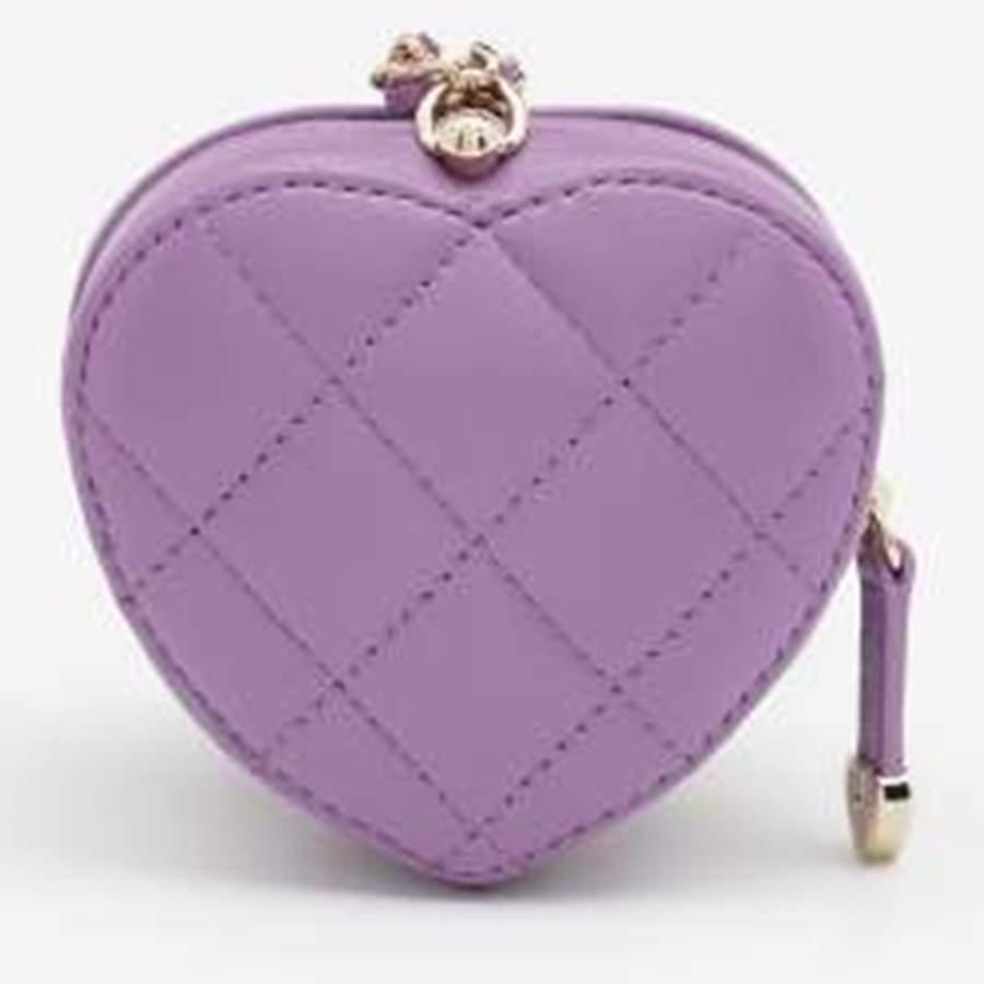 During Chanel's Spring/Summer 2022 show, the cute Heart bags stole the limelight and immediately started ruling the wishlist of the fashion elite. This purple Classic coin purse comes in an adorable shape and symbolizes the label's innovative