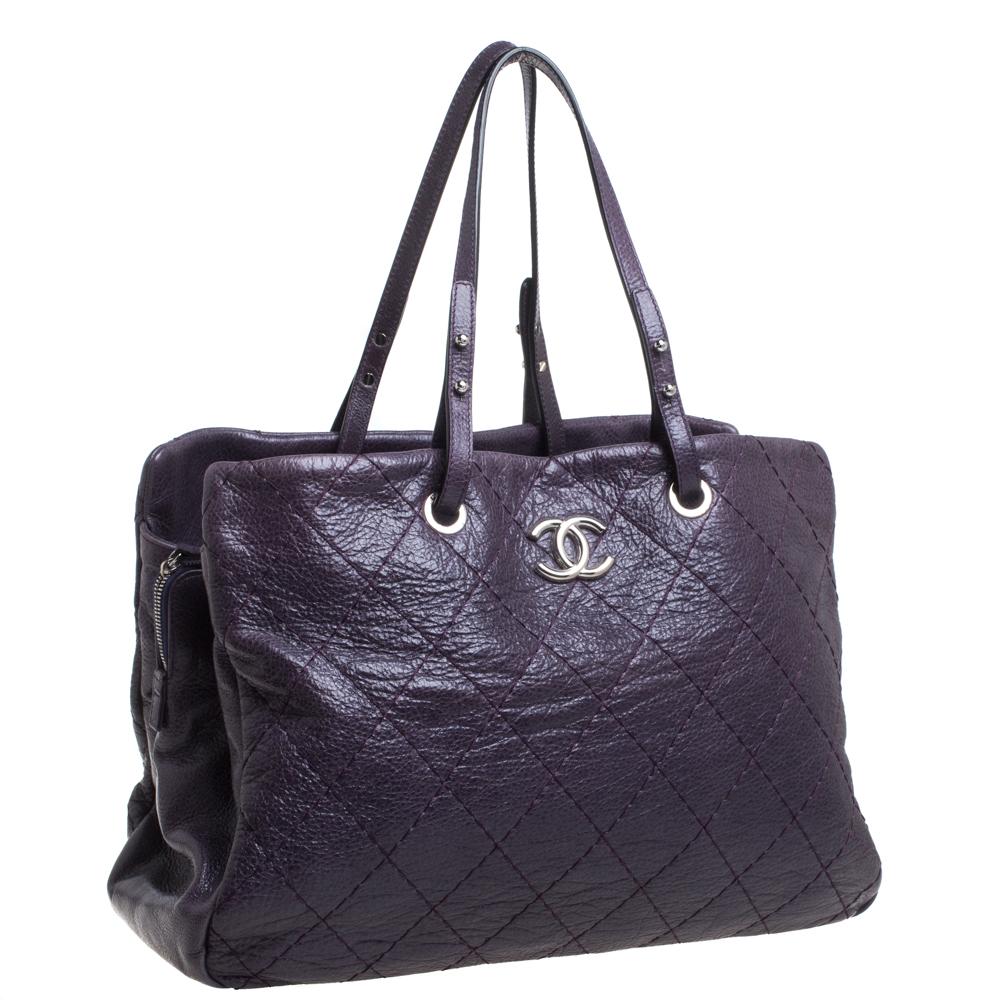 Chanel Purple Quilted Leather Large On the Road Tote In Good Condition In Dubai, Al Qouz 2