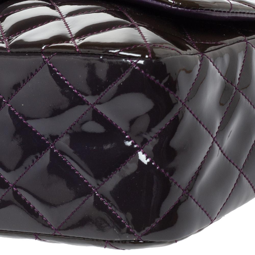 Chanel Purple Quilted Patent Leather Jumbo Classic Single Flap Bag In Good Condition In Dubai, Al Qouz 2