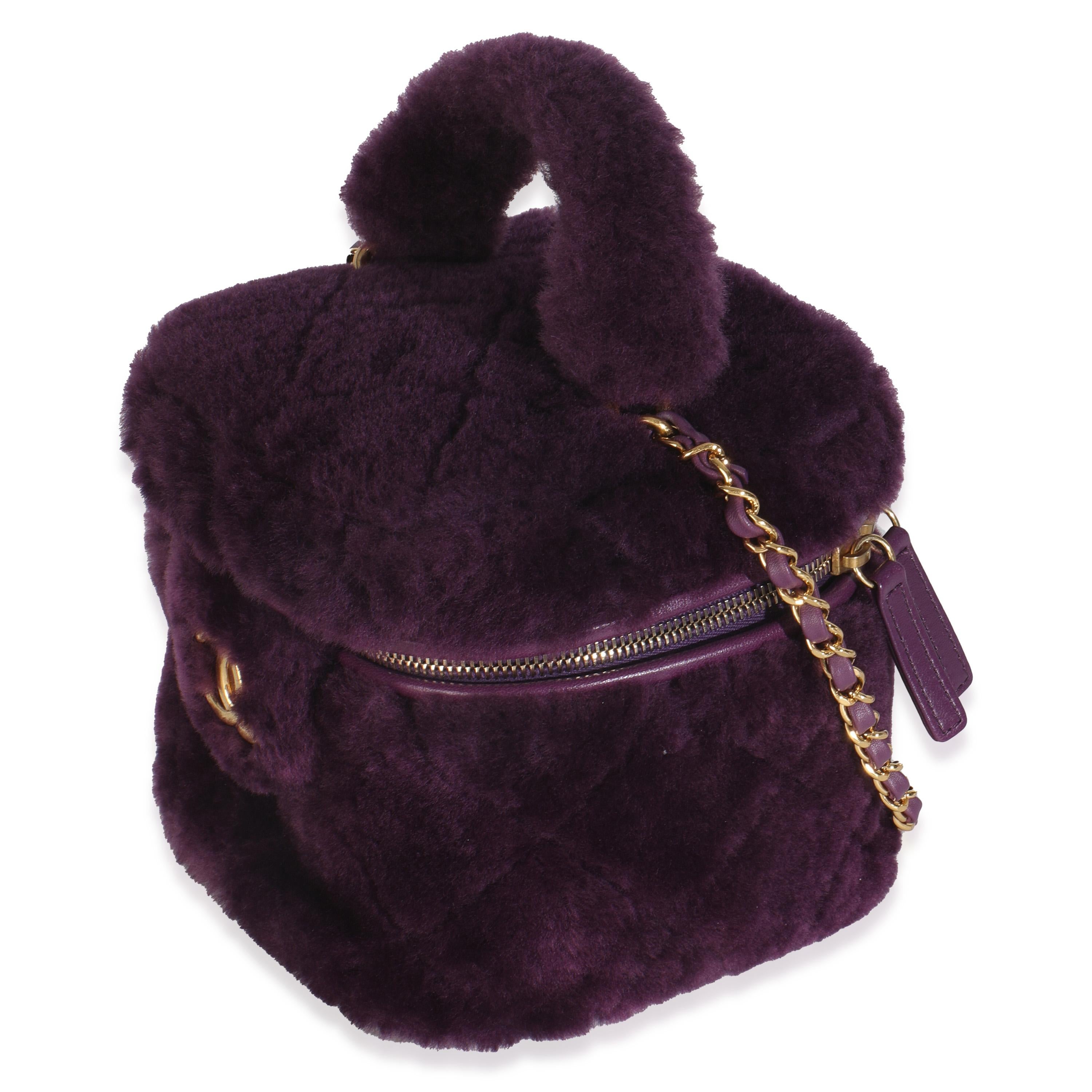 Chanel Purple Quilted Shearling Lambskin Small Vanity Case Excellent état - En vente à New York, NY