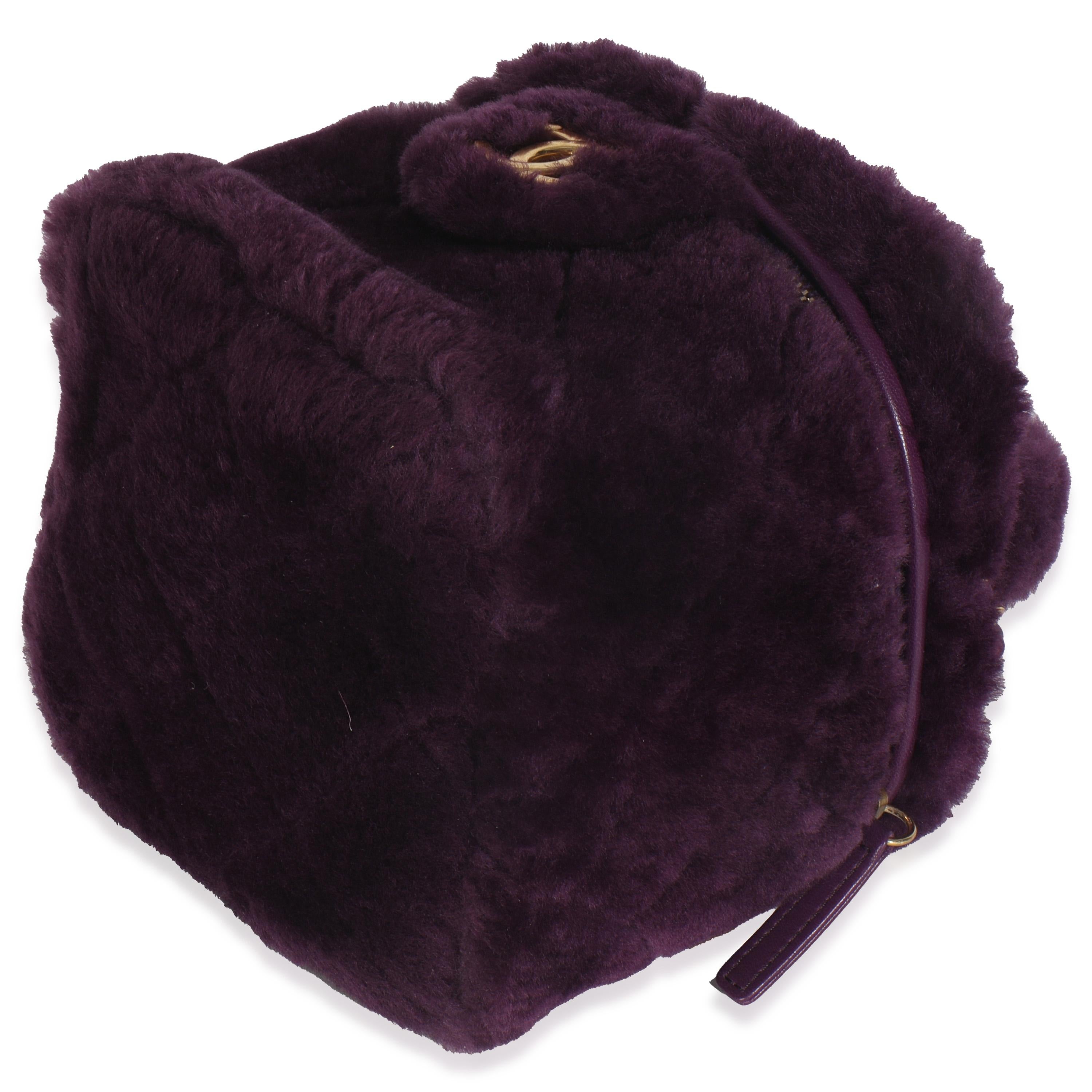 Chanel Purple Quilted Shearling Lambskin Small Vanity Case en vente 2
