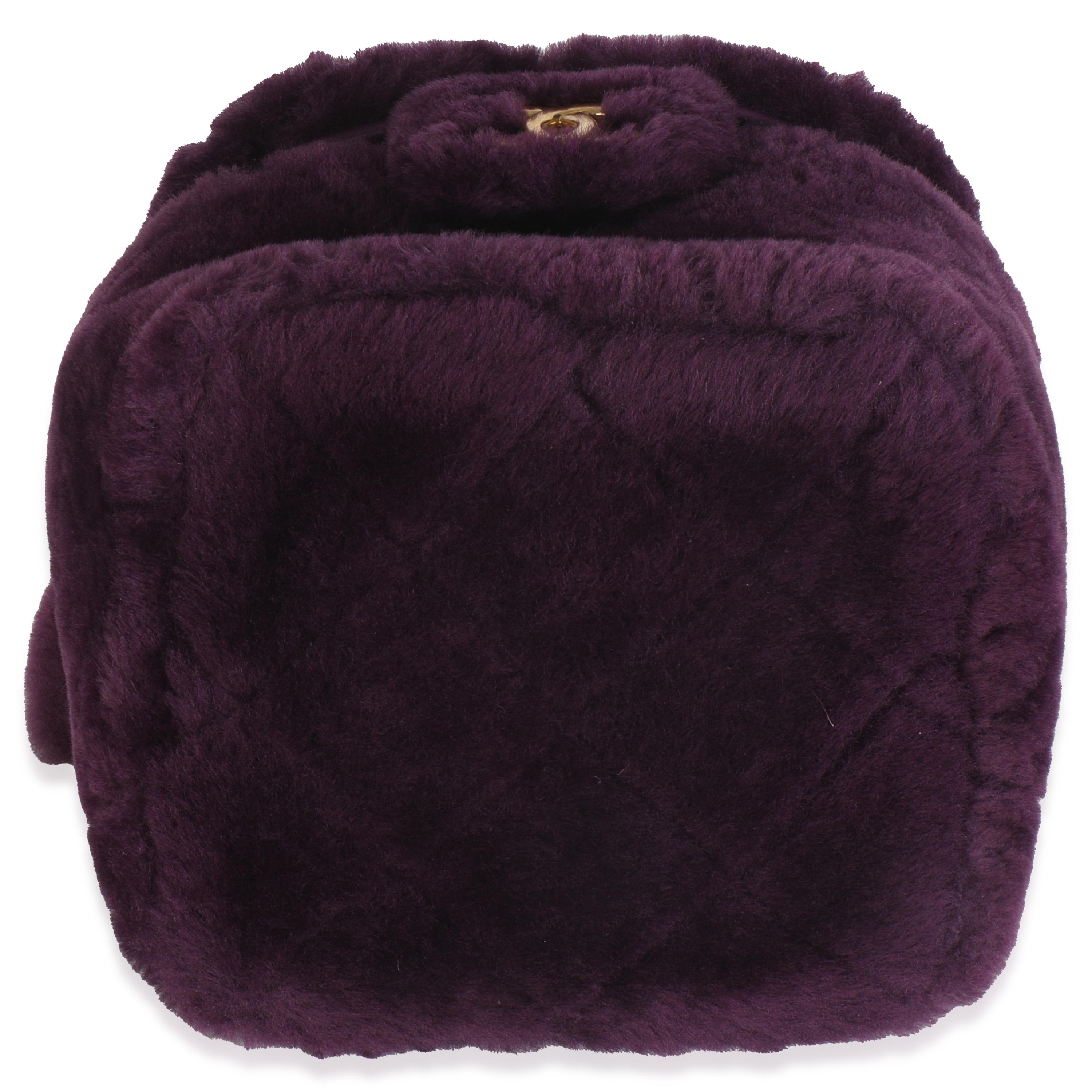 Chanel Purple Quilted Shearling Lambskin Small Vanity Case en vente 3