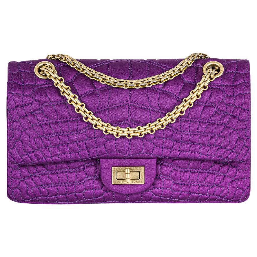 Petit sac Chanel 2.55 en satin violet réédition 255