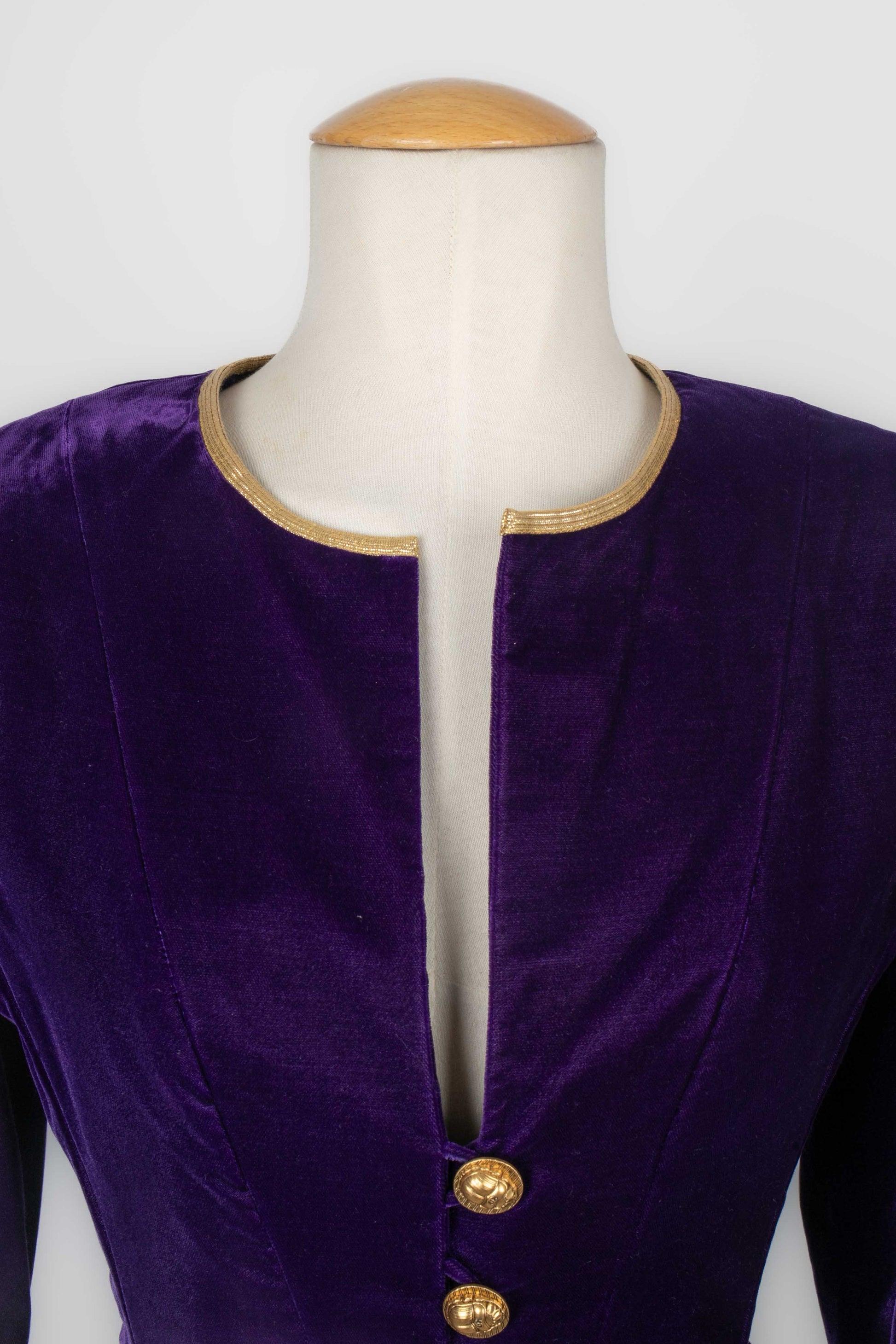 Donna Giacca Chanel in velluto viola bordata di trecce dorate, 1993 in vendita