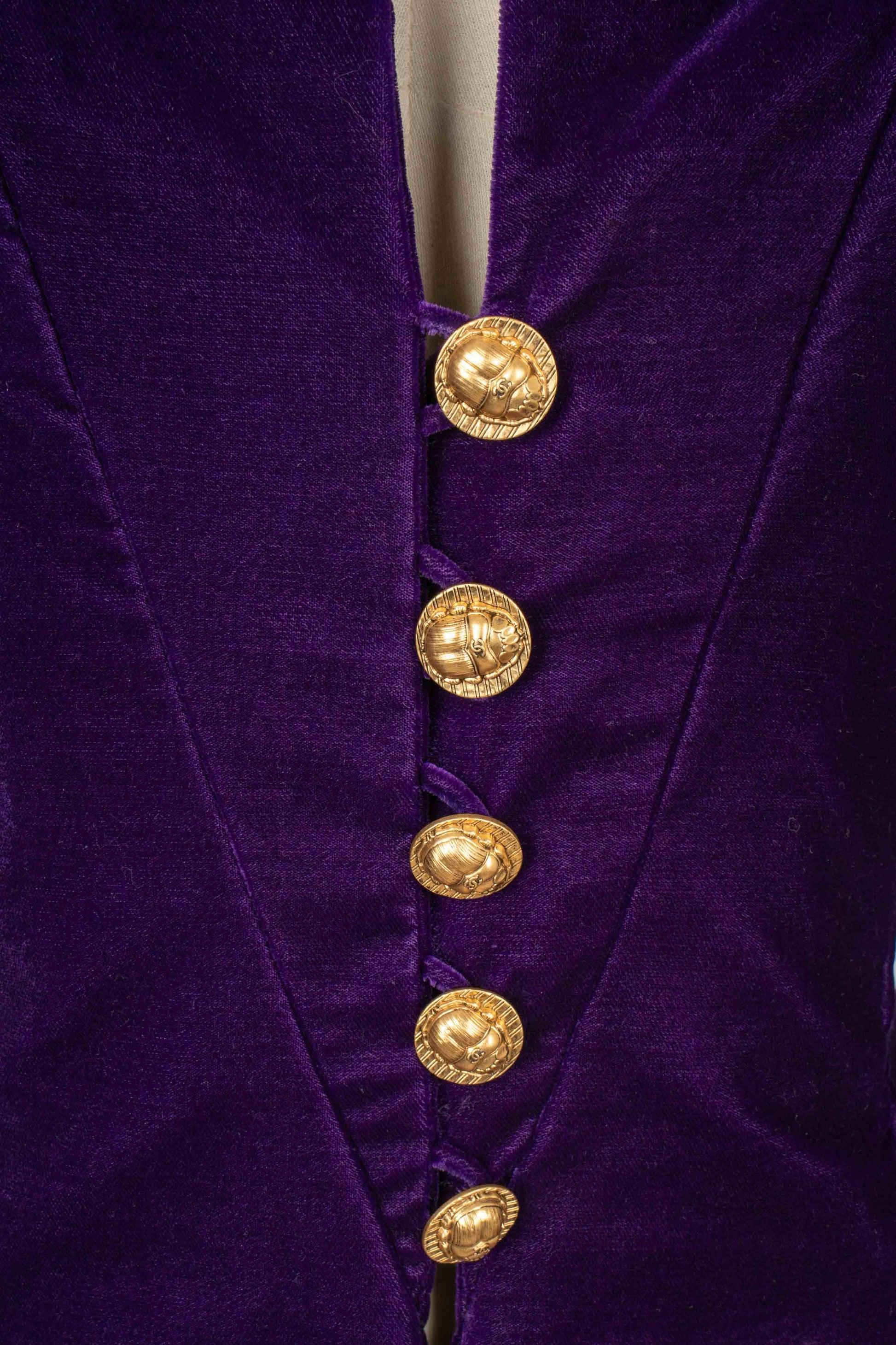 Giacca Chanel in velluto viola bordata di trecce dorate, 1993 in vendita 2