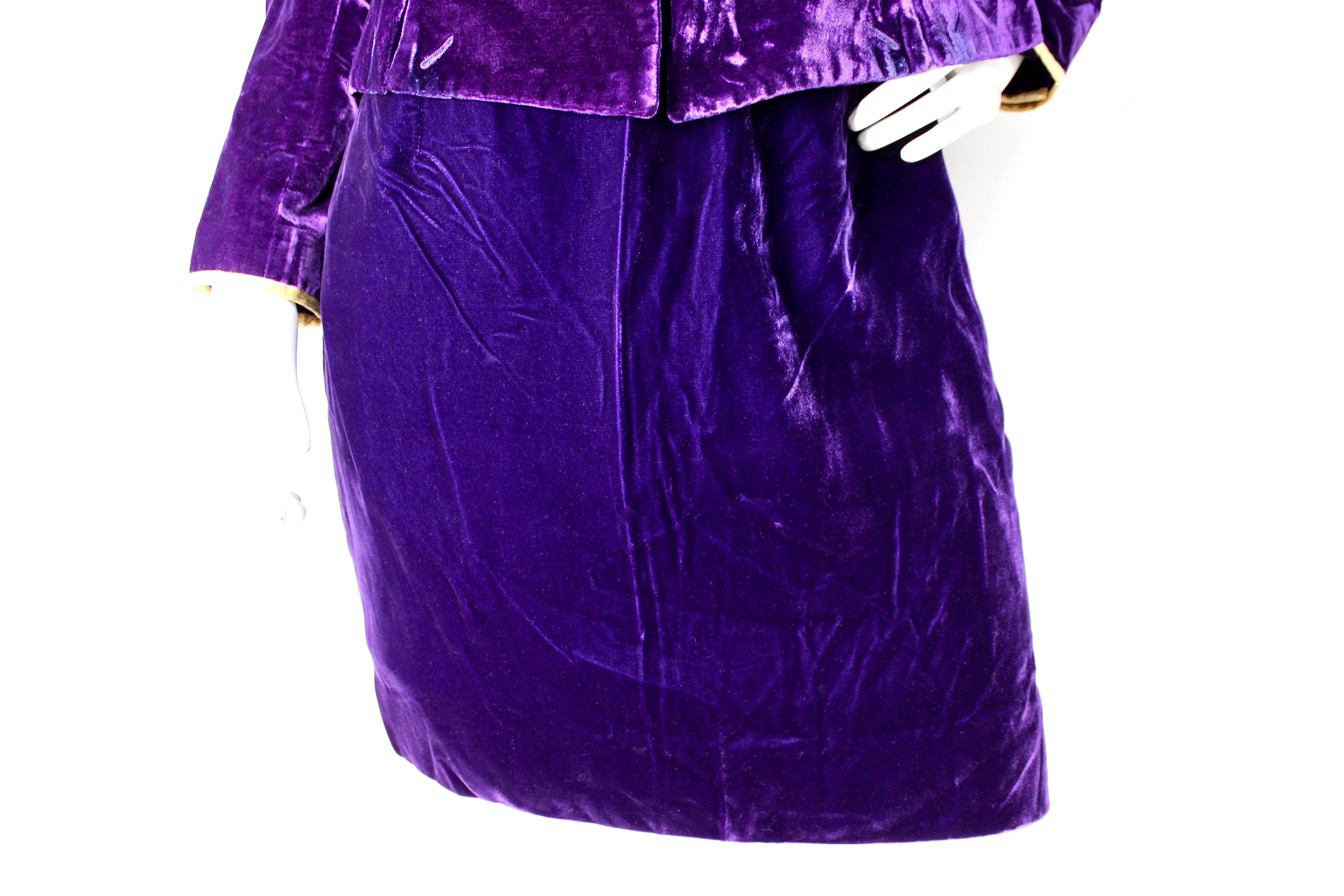 Chanel Purple Velvet Jacket & Skirt Set 1993A (Schwarz) im Angebot