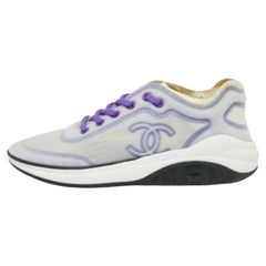 Chanel Scarpe da ginnastica con logo in rete e tessuto viola/bianco taglia 39