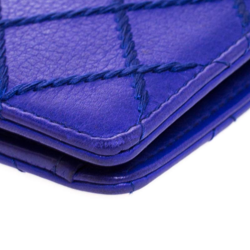 Chanel Purple Wild Stitch Quilted Leather Yen Bifold Wallet In Good Condition In Dubai, Al Qouz 2