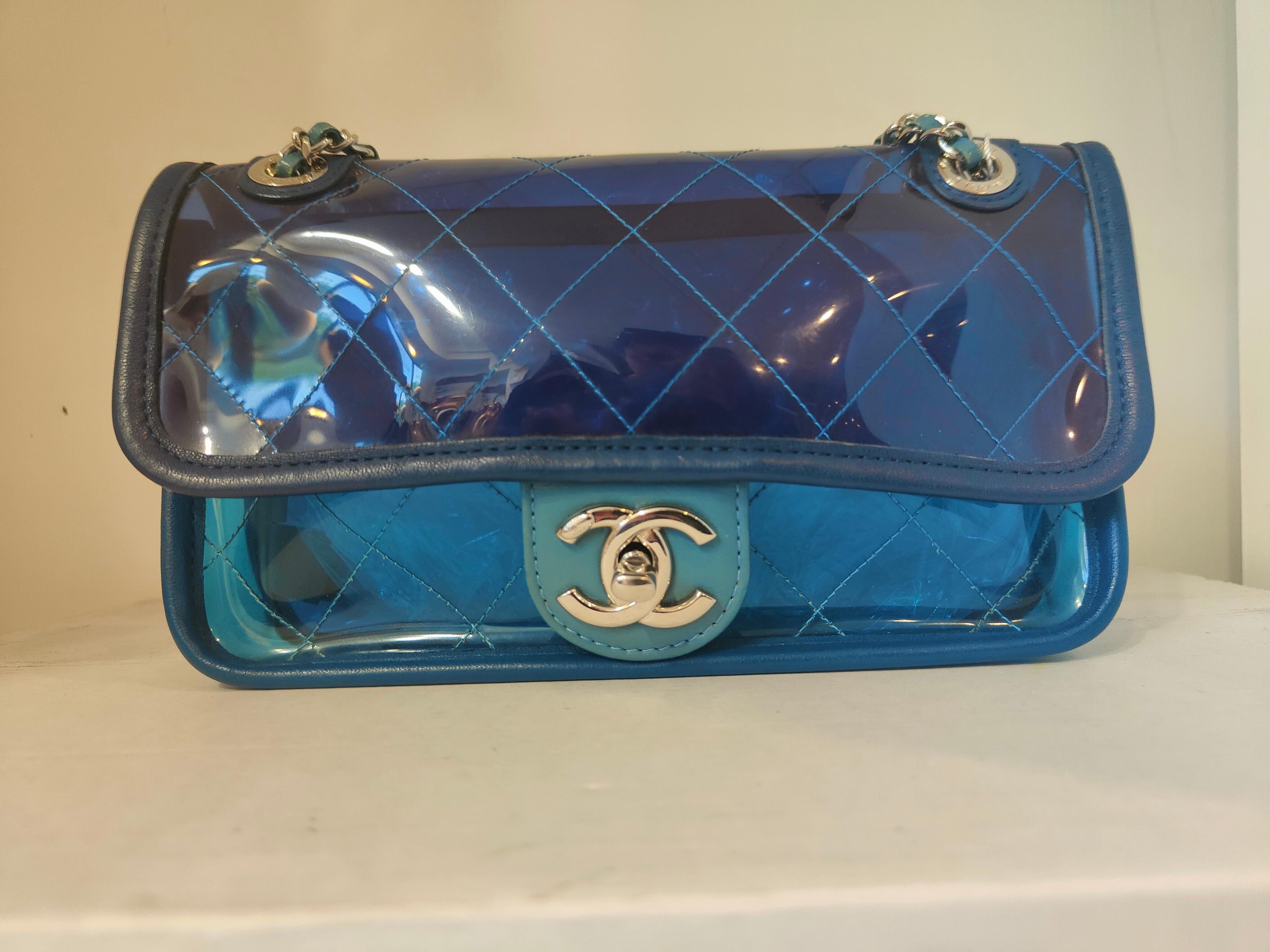 Chanel Pvc Leather blue shoulder bag
silve rtone hardware
see through shoulder bag
measurements: 21 cm