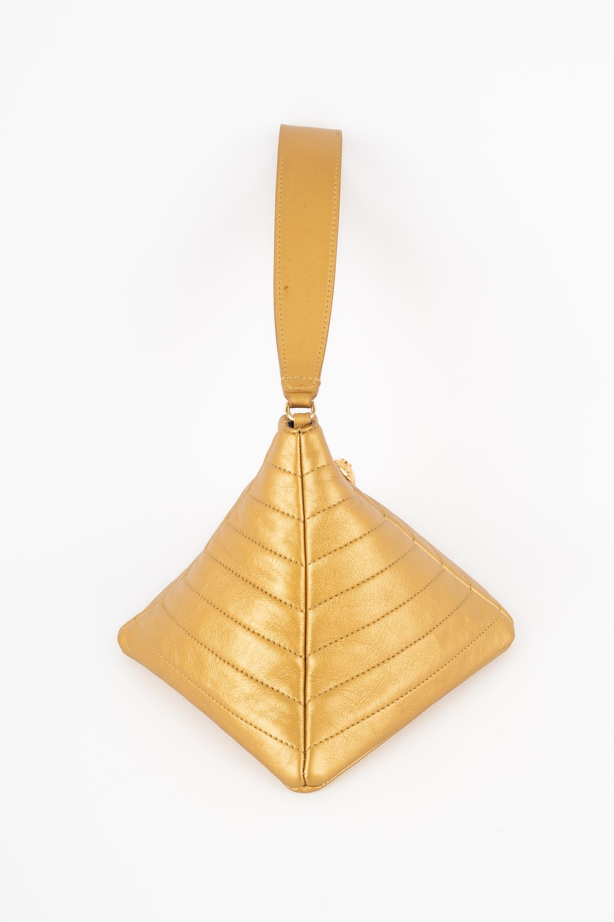 Chanel “Pyramid Kheops” bag 2019 In Excellent Condition For Sale In SAINT-OUEN-SUR-SEINE, FR