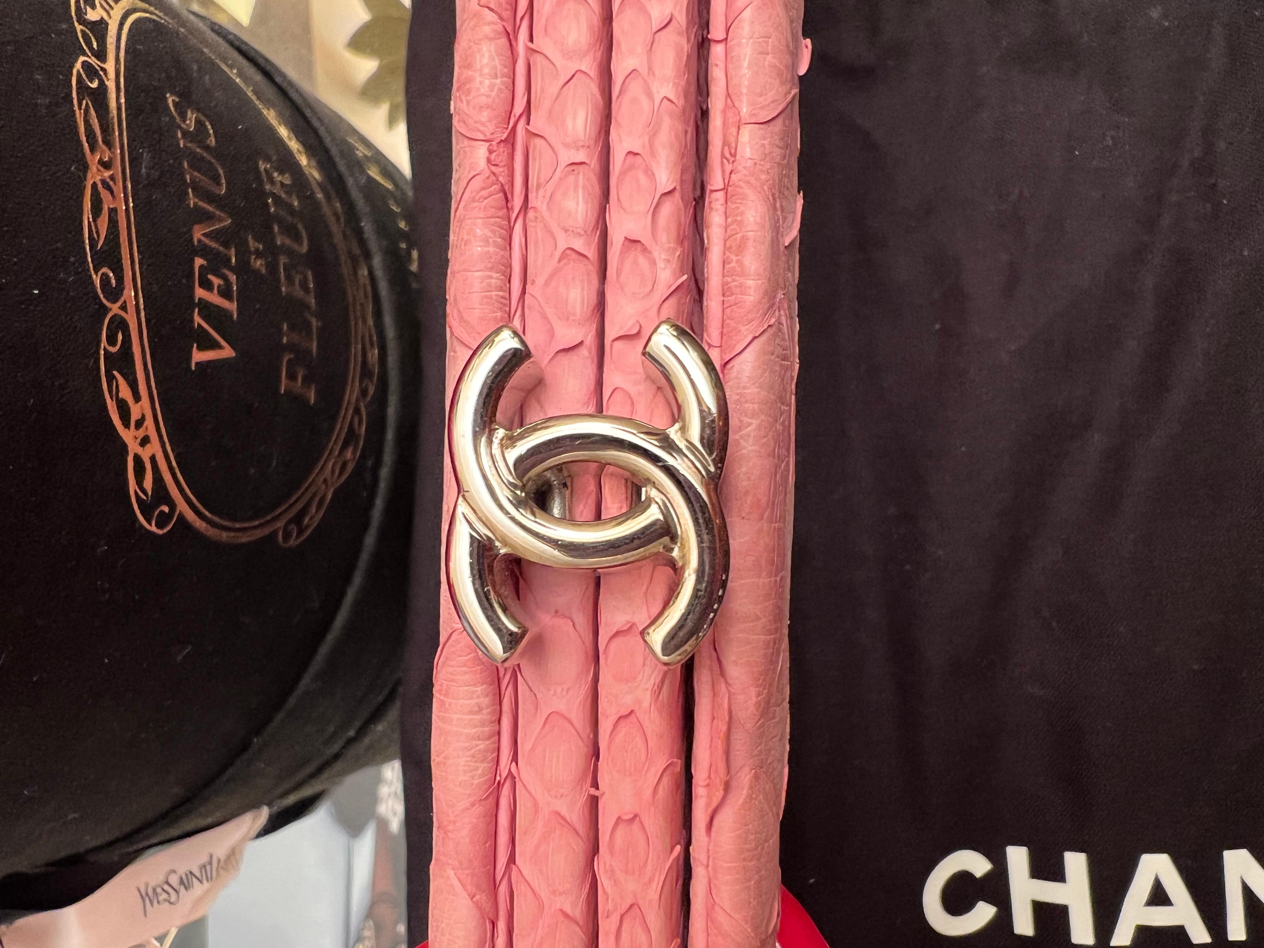 Chanel Python Clutch Rosa SHW für Damen oder Herren im Angebot
