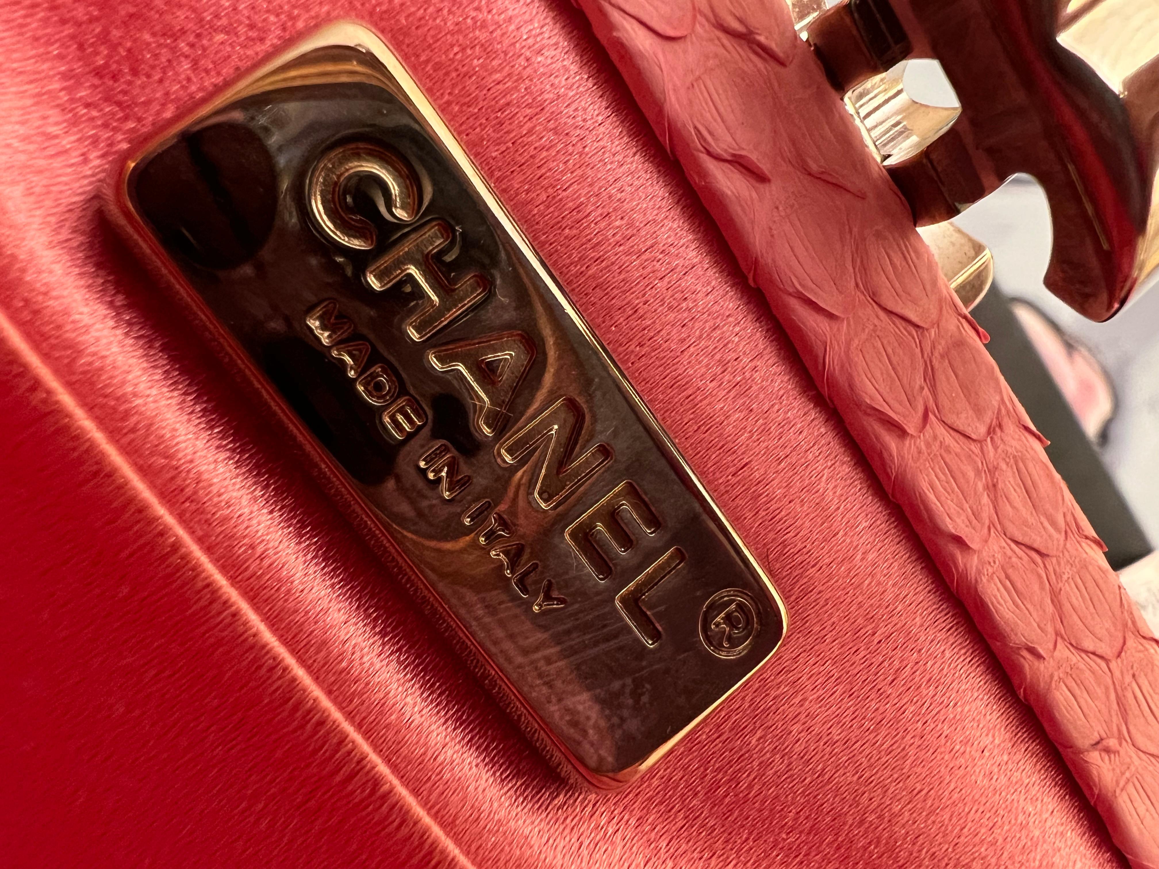 Chanel Python Clutch Rosa SHW im Angebot 1