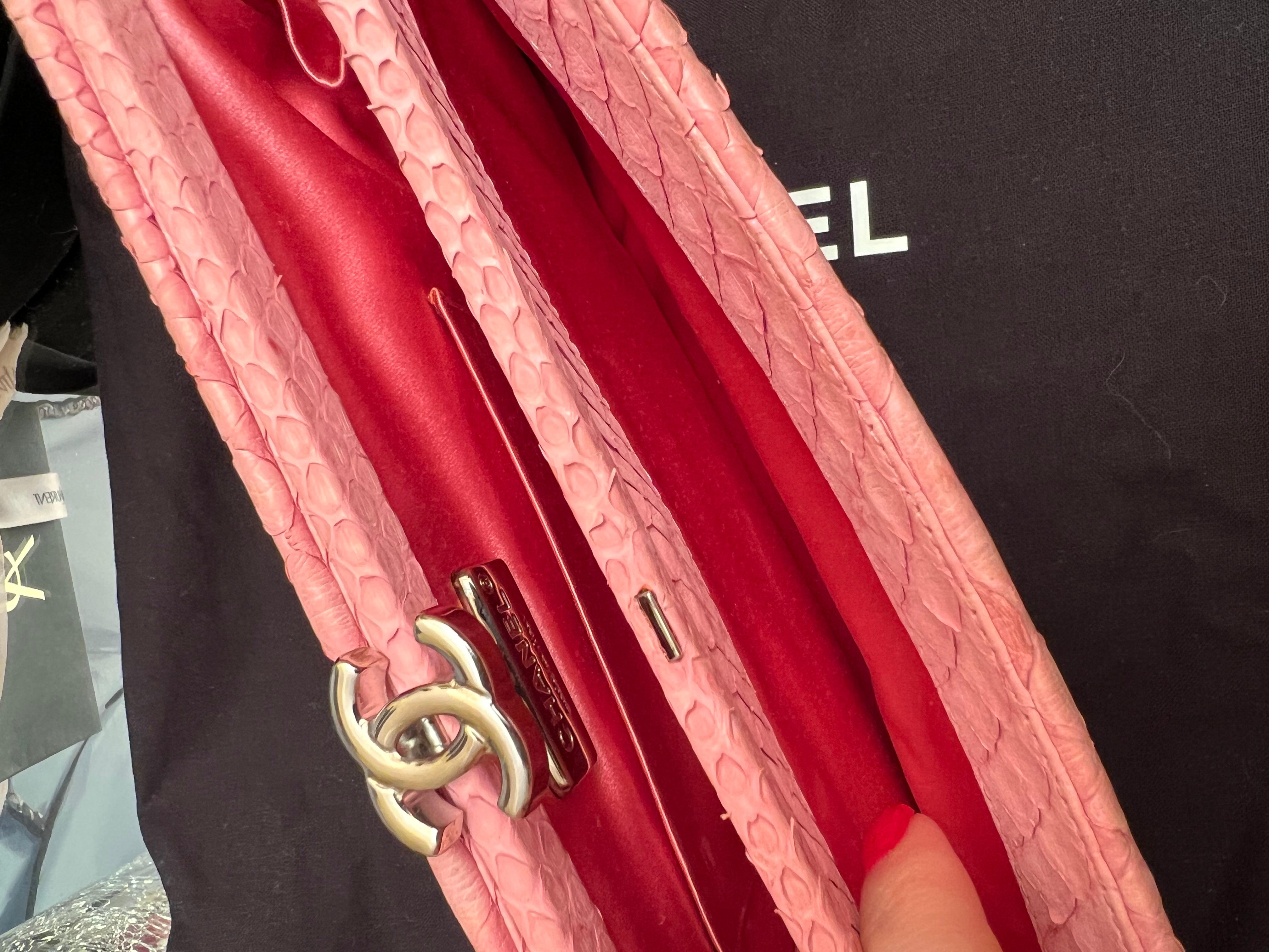 Chanel Python Clutch Rosa SHW im Angebot 2
