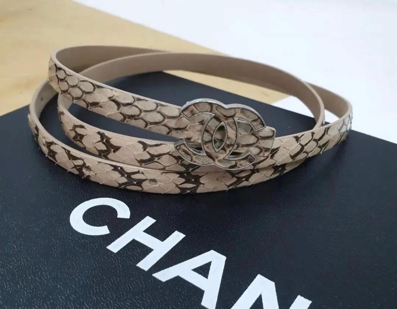 Rare CHANEL Python Cream Brown Snake Skin and Leather Skinny Belt 

CC Logo in Python 

Size 85cm / 34” Inches 

Rare Matte / Brushed Silver Hardware 

Collection: B Exotics, 12C Cruise Collection 

MSRP $3,995.00 
Total length 98 cm
Width 0.5