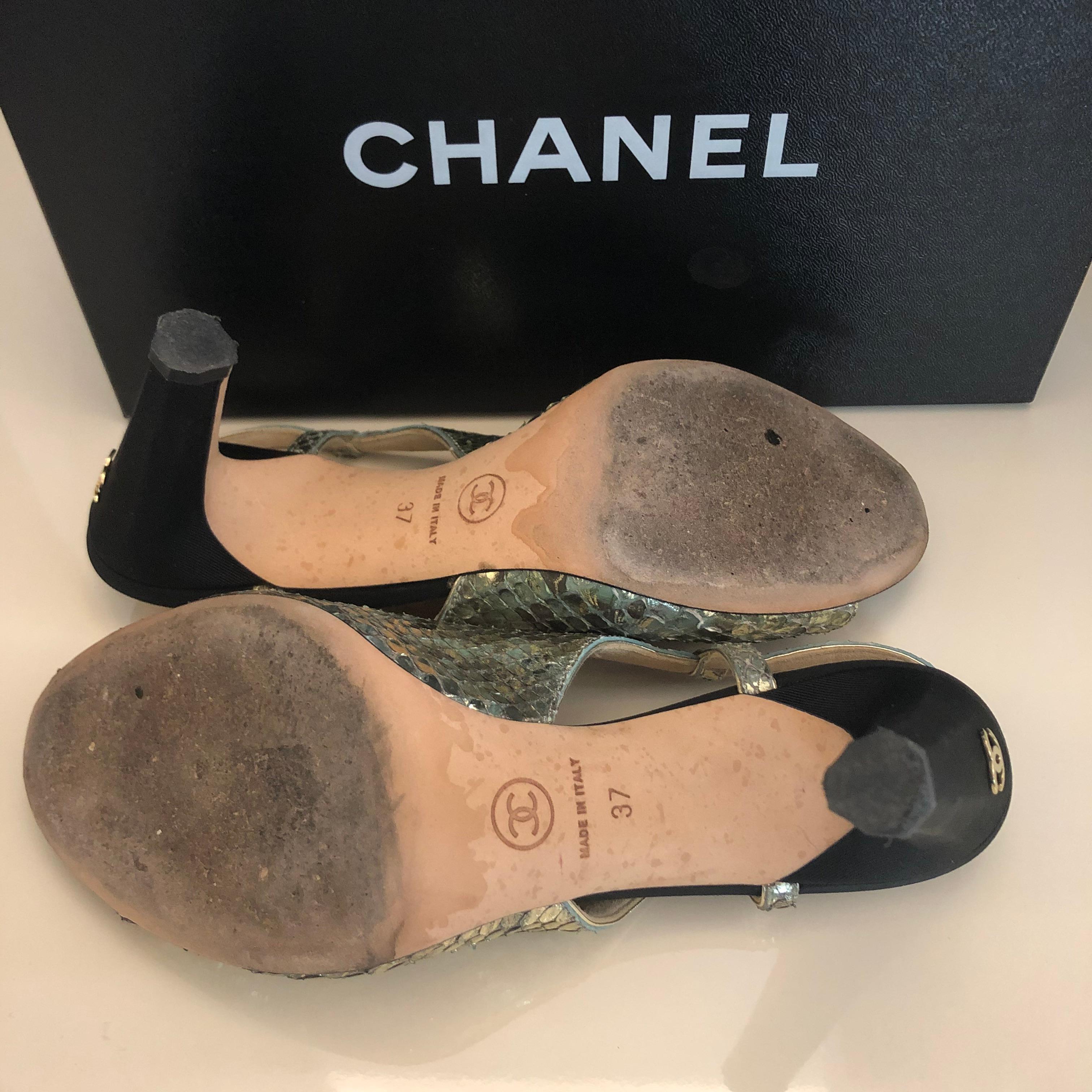 Chanel Python Effect Fabric And CC Logo Slingbacks  In Fair Condition In Paris, FR