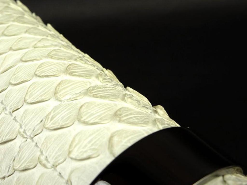 Chanel Python Flap 219333 White Patent Leather Shoulder Bag For Sale 4