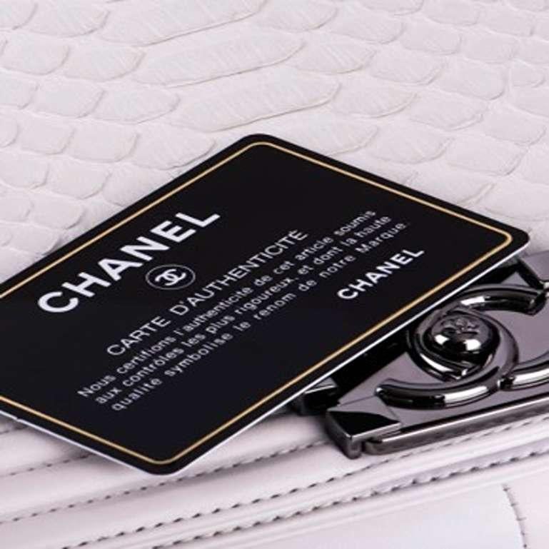 Chanel Python Leather Boy Bag in White In Good Condition For Sale In London, GB