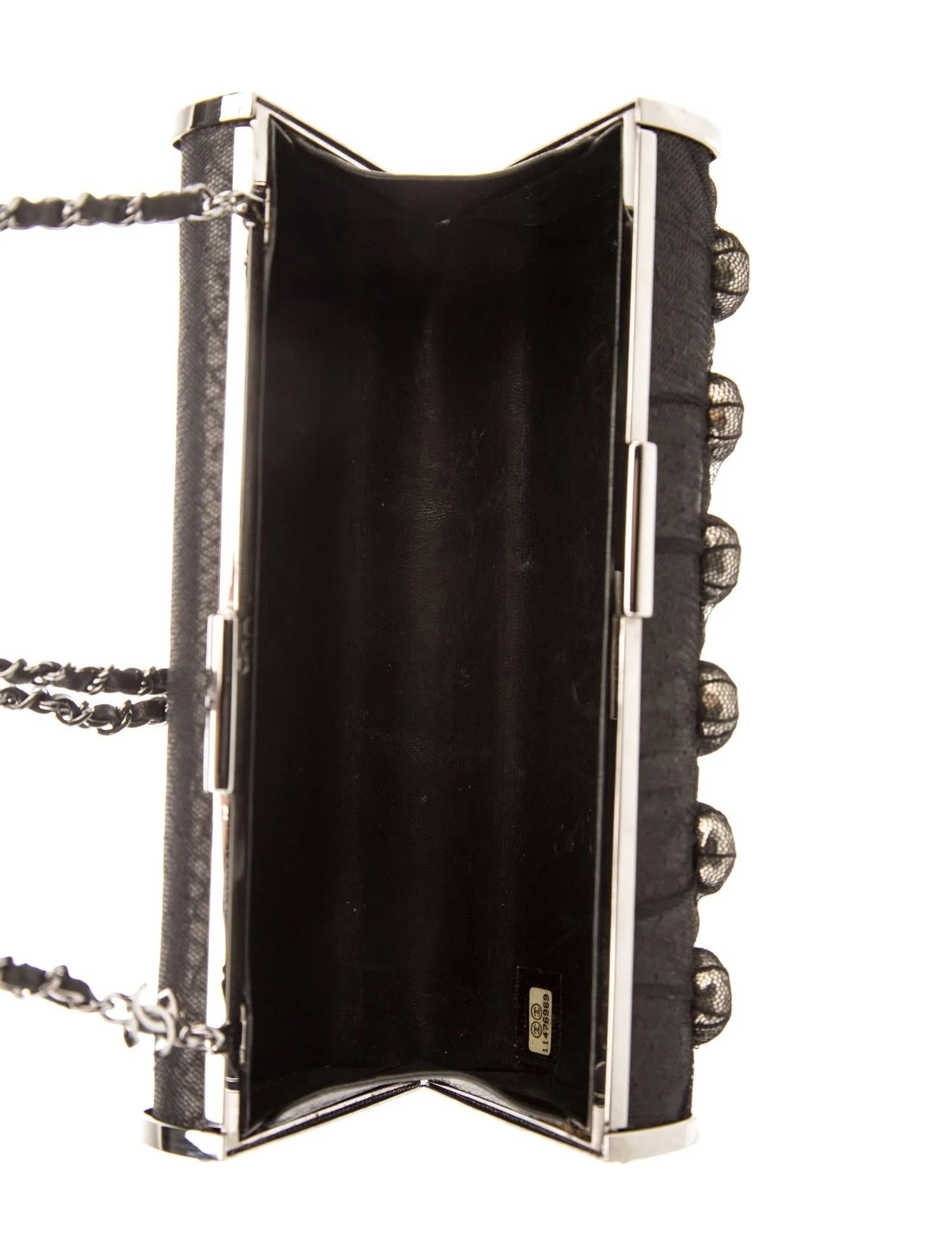 Chanel - Sac de soirée Minaudière à breloques en maille et imprimé python Unisexe en vente