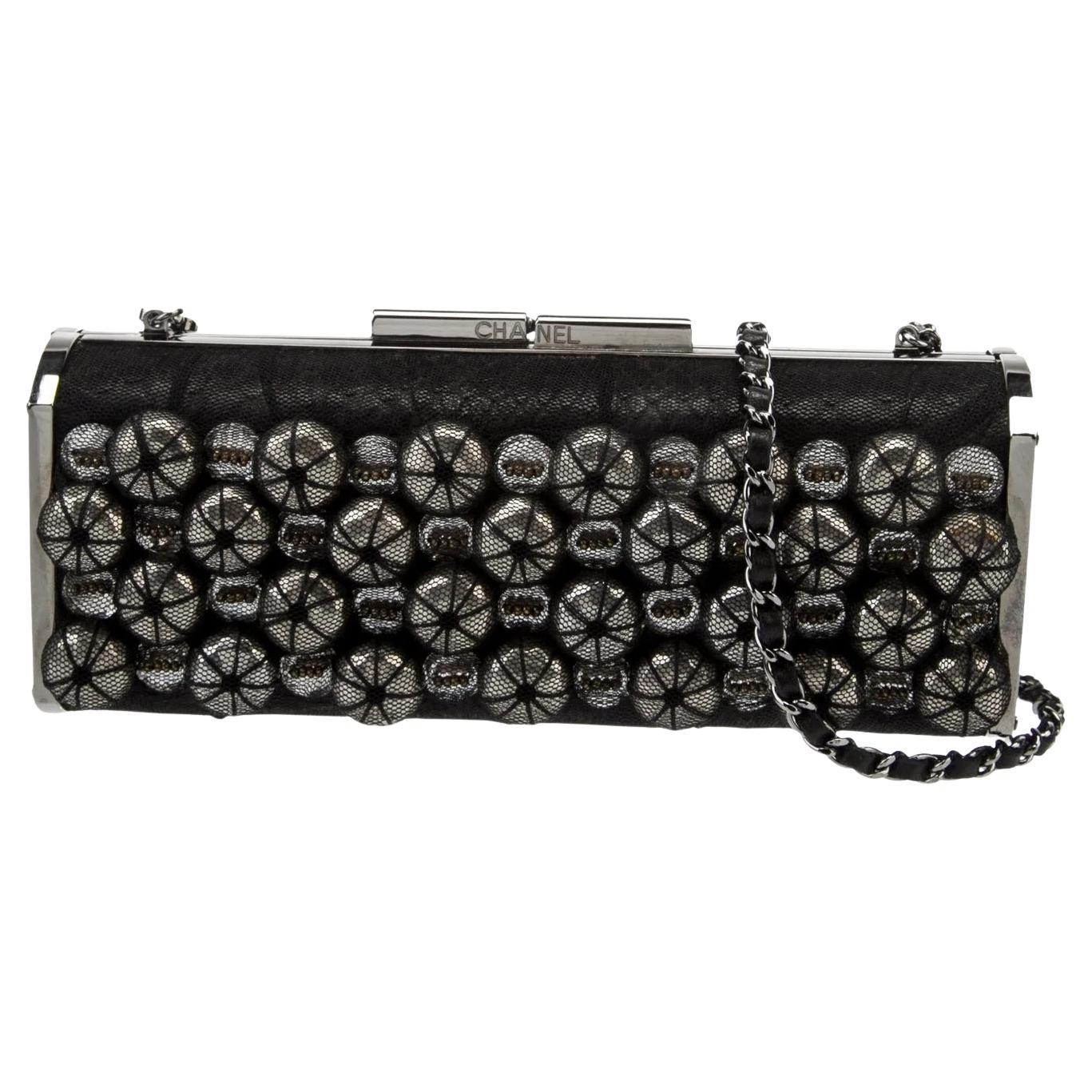 Chanel - Sac de soirée Minaudière à breloques en maille et imprimé python en vente