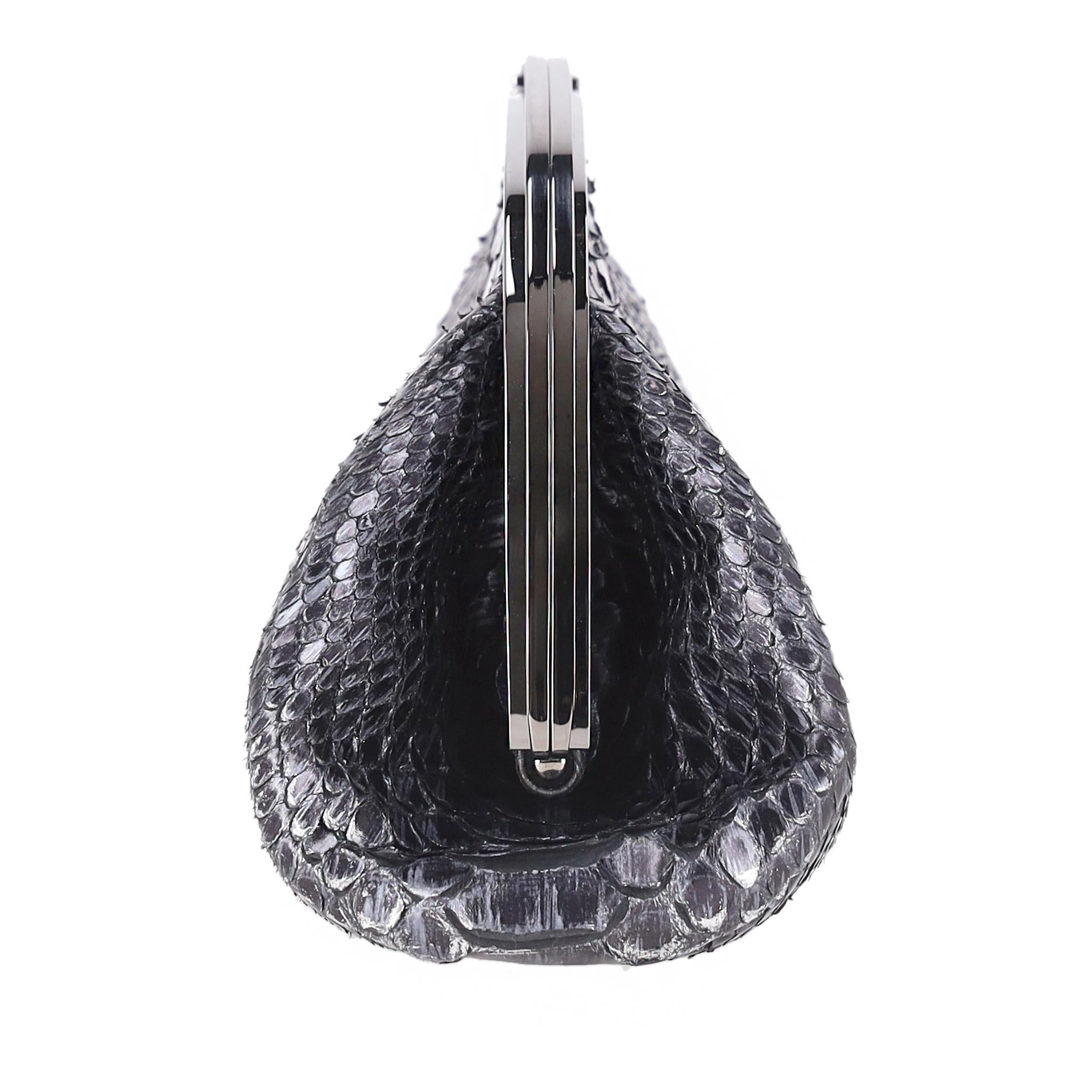 Chanel Pythonhaut Zeitlose Clutch Tasche (Grau) im Angebot