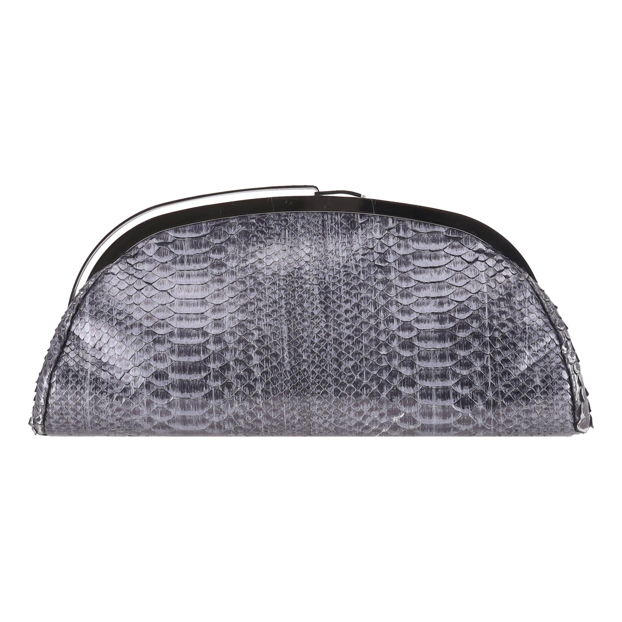 Chanel Pythonhaut Zeitlose Clutch Tasche im Zustand „Hervorragend“ im Angebot in London, GB