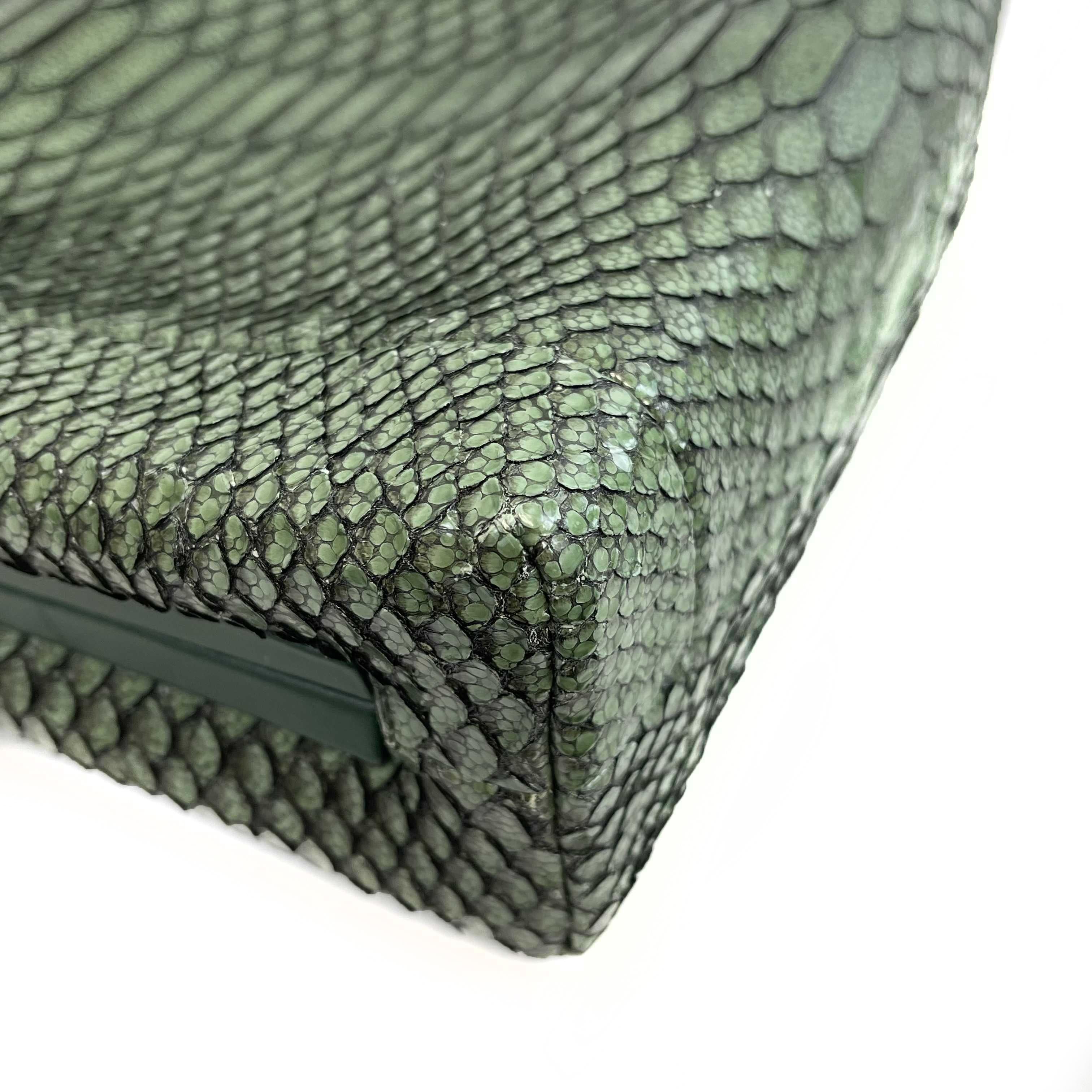 CHANEL - Python Snakeskin Green CC Kiss lock Shoulder Bag / Crossbody For Sale 8
