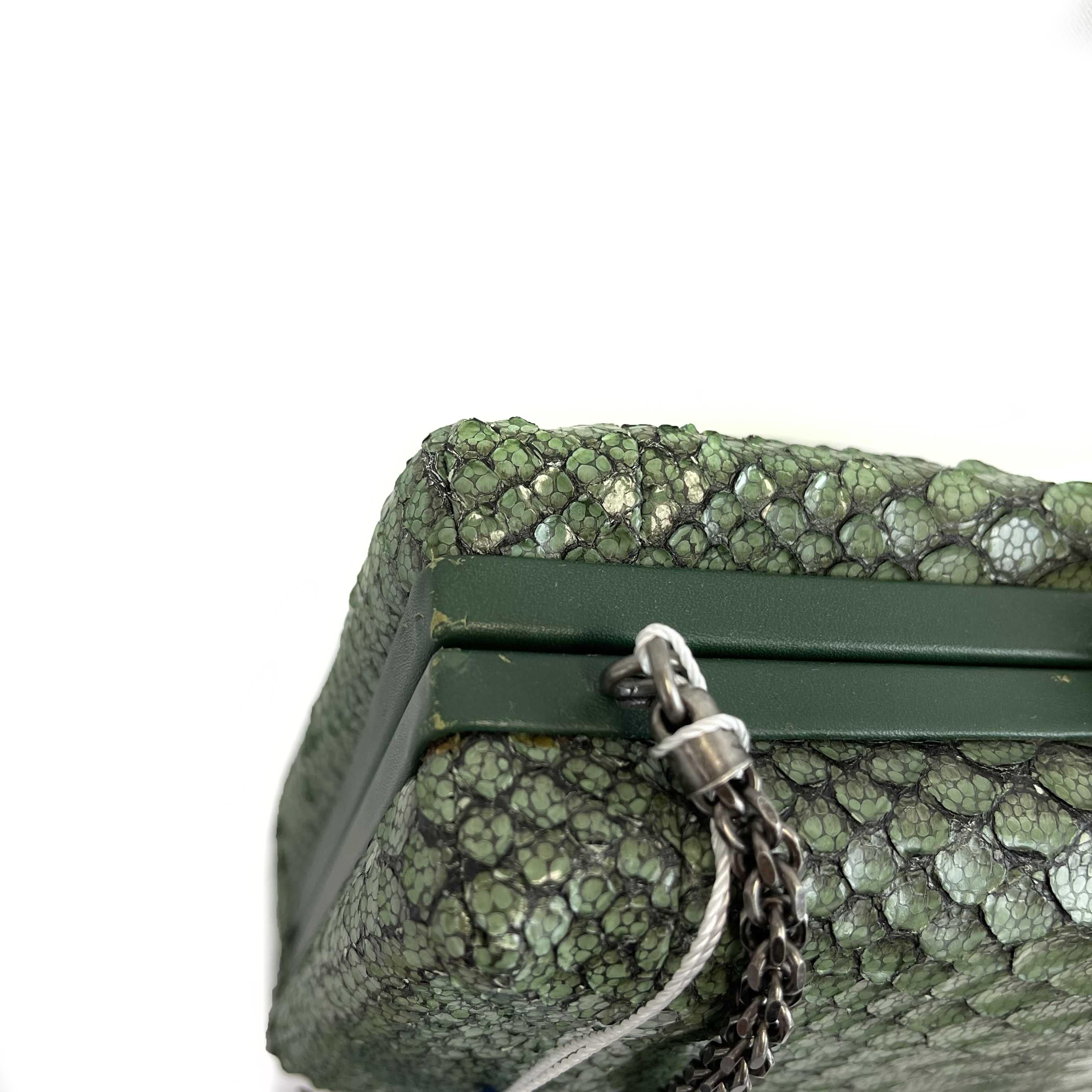 CHANEL - Python Snakeskin Green CC Kiss lock Shoulder Bag / Crossbody For Sale 13