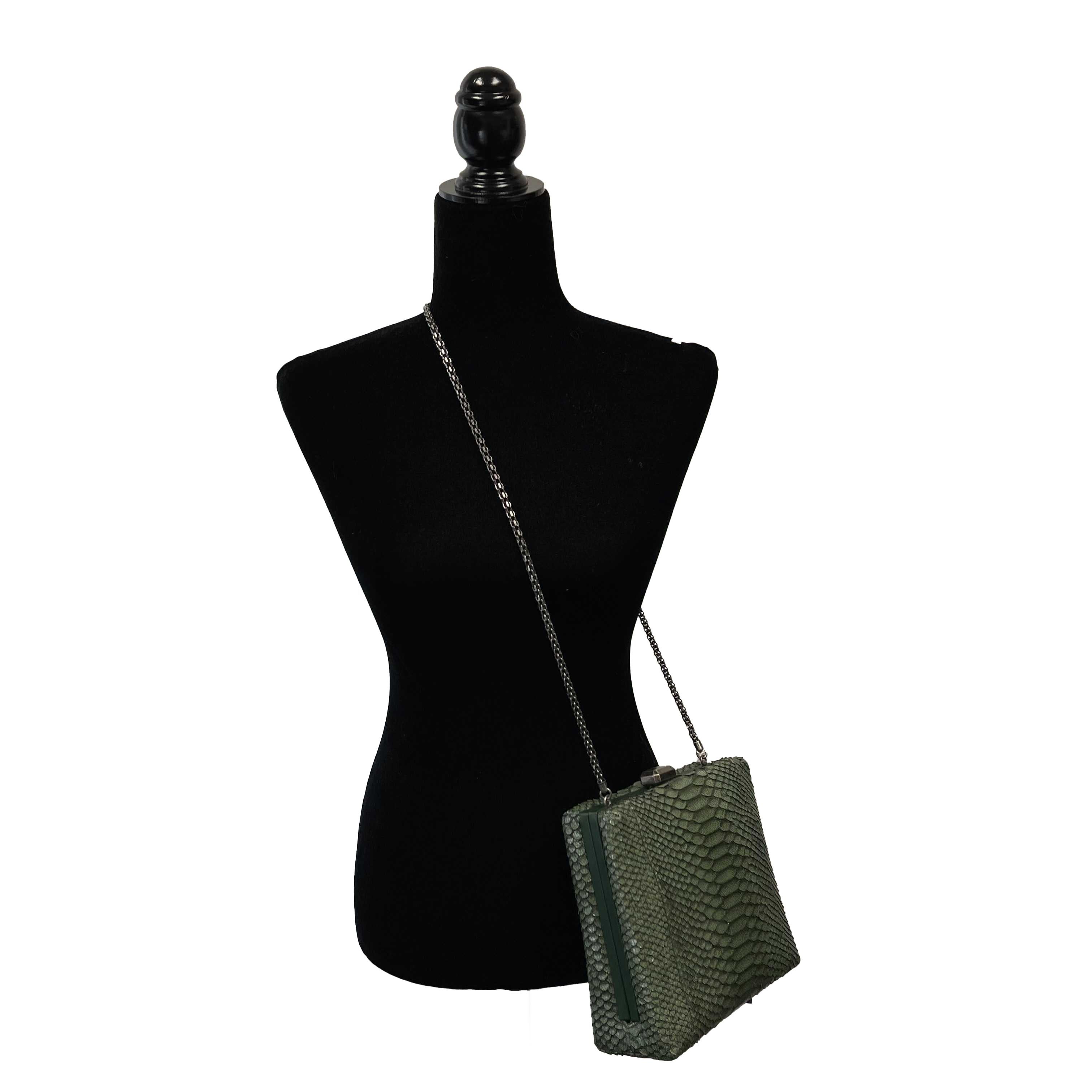 CHANEL - Python Snakeskin Green CC Kiss lock Shoulder Bag / Crossbody For Sale 2
