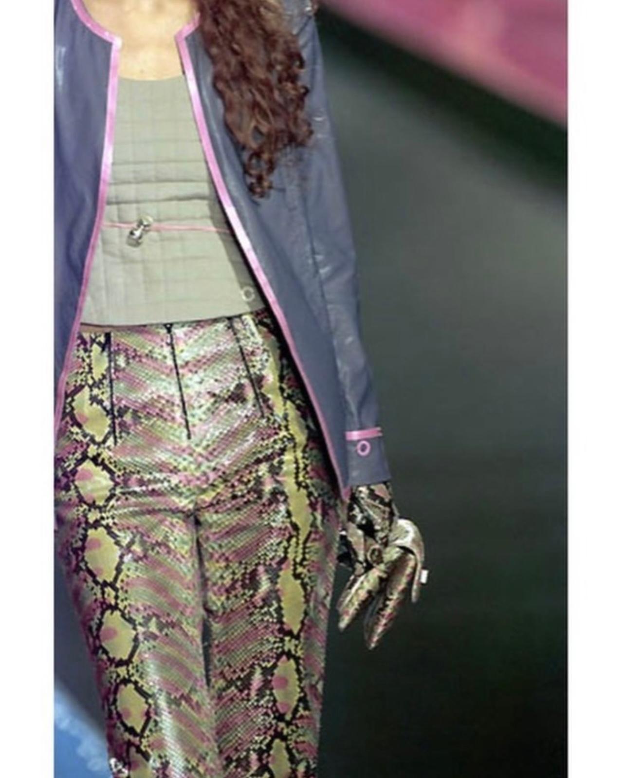 Chanel Python Schlangenhaut Mehrfarbige Hose Größe 40  im Angebot 1