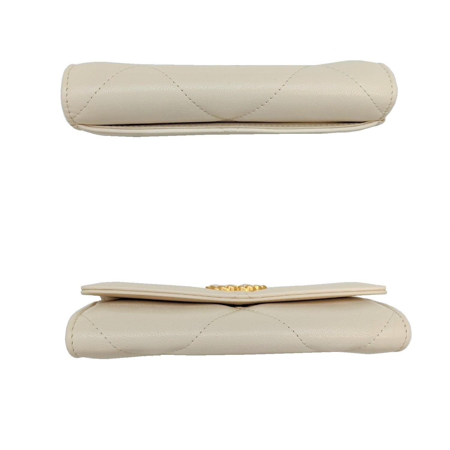 Chanel Gesteppte 19 Lange Klappe Brieftasche Helles Beige Damen