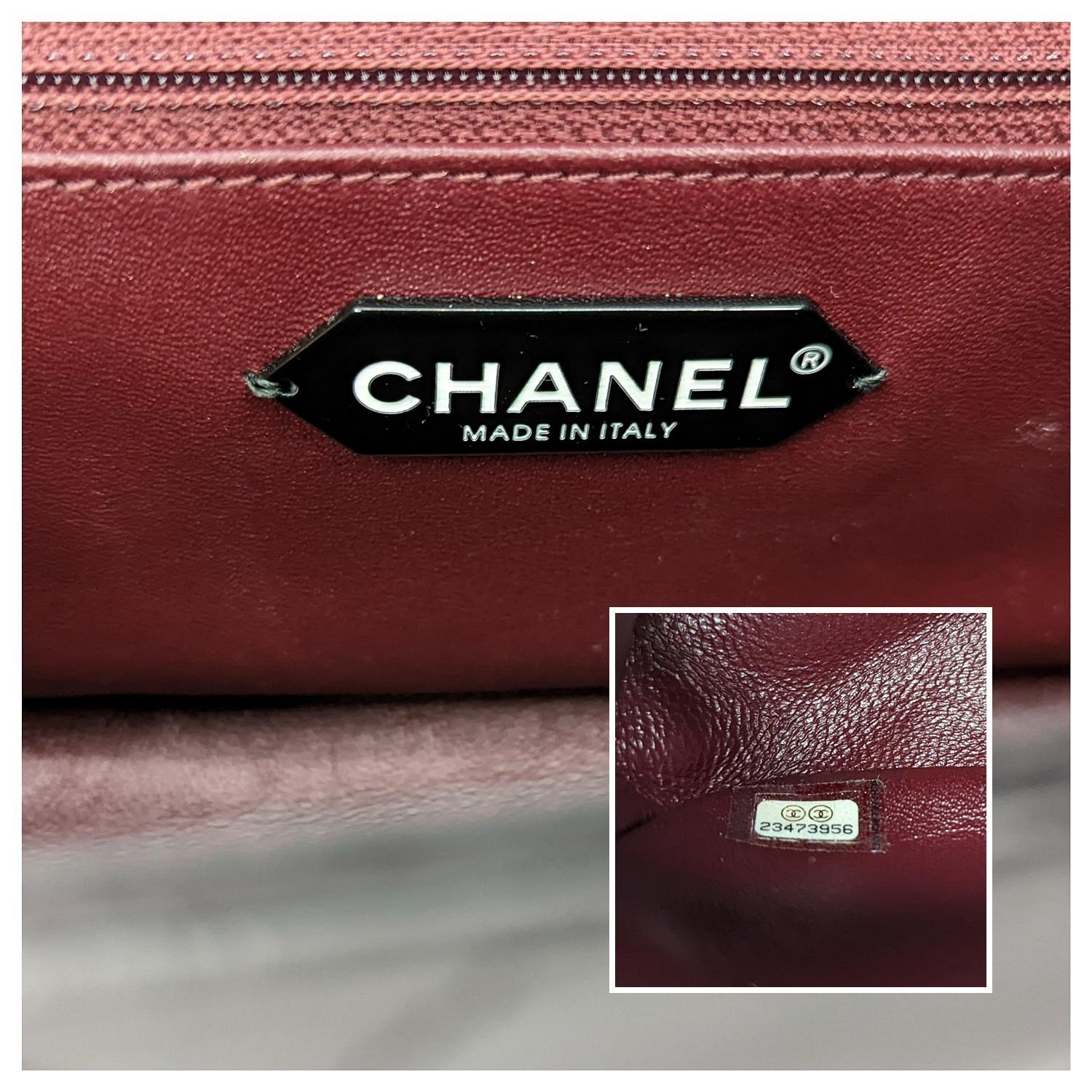 Chanel Quilted 2.55 Reissue 225 Hanger Flap Bag In Excellent Condition In Scottsdale, AZ
