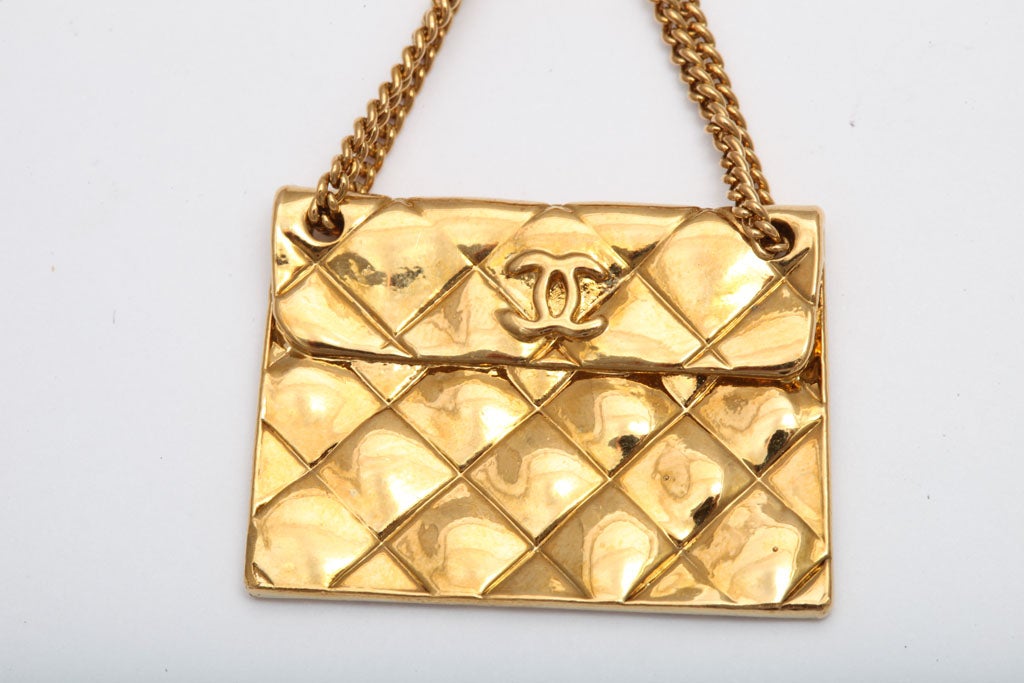 Women's Chanel quilted bag 2.55 motif earrings