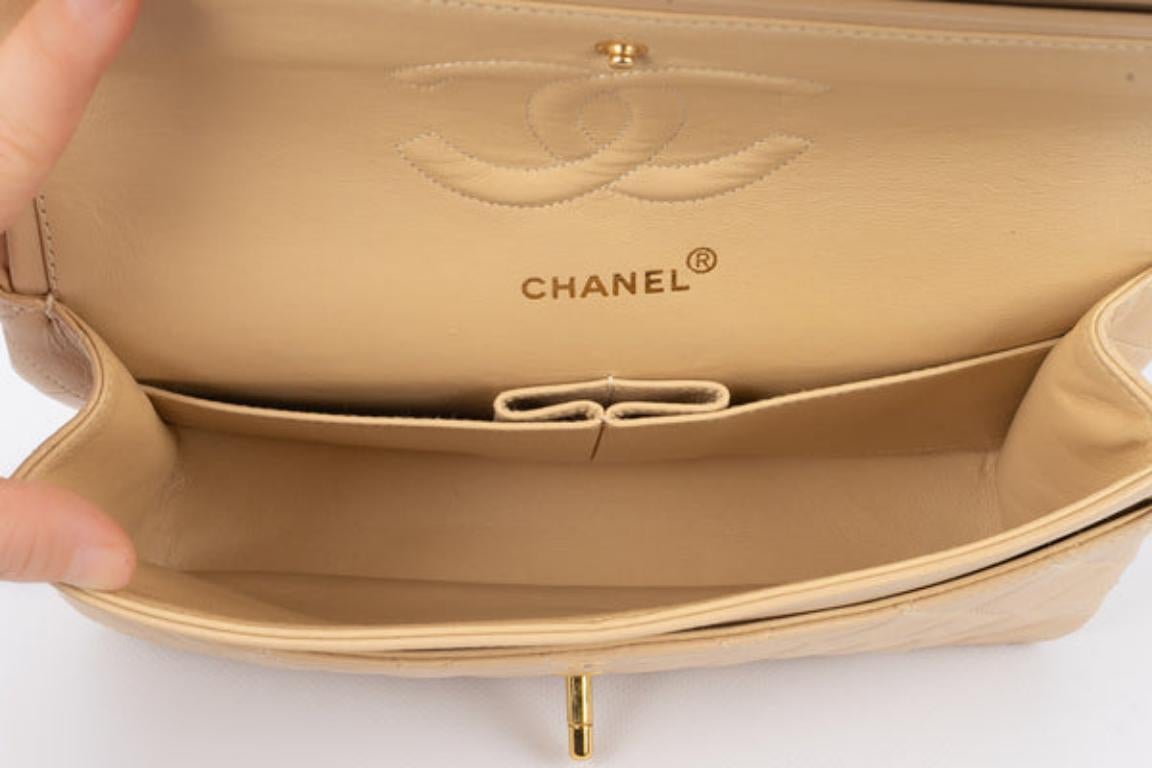Sac Timeless en cuir beige matelassé de Chanel, 1994/1996 en vente 3