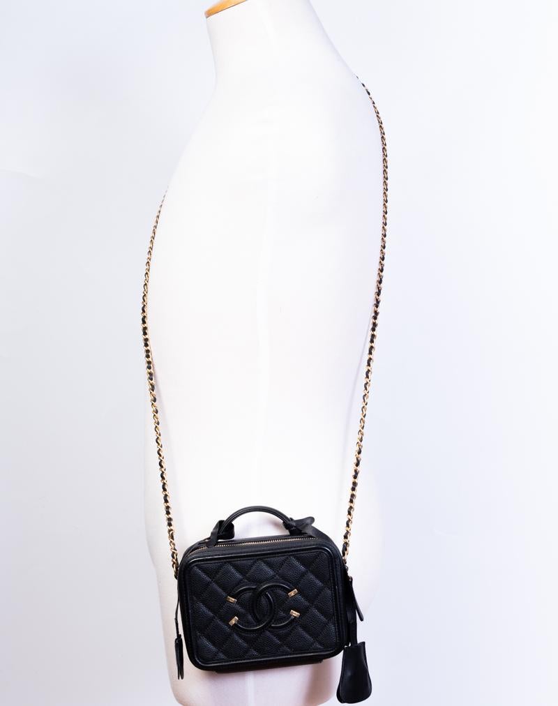Chanel Quilted Black Caviar Leather Small CC Filigree Vanity Case Bag In Excellent Condition In Montreal, Quebec