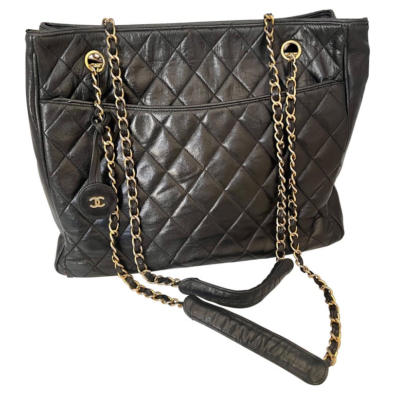 Chanel gesteppte schwarze Grand Shopper Chain Tote aus Kaviarhaut mit  goldenen Beschlägen im Angebot bei 1stDibs