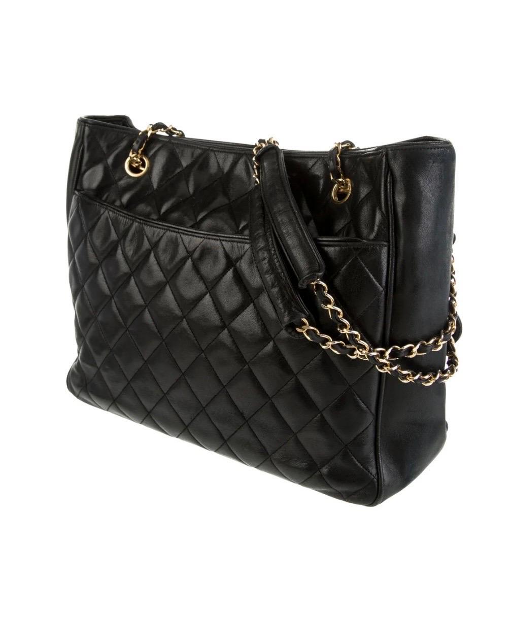 Chanel Bolso / Tote Acolchado Negro Piel Caviar, Cadena y Herrajes Dorados en venta 5