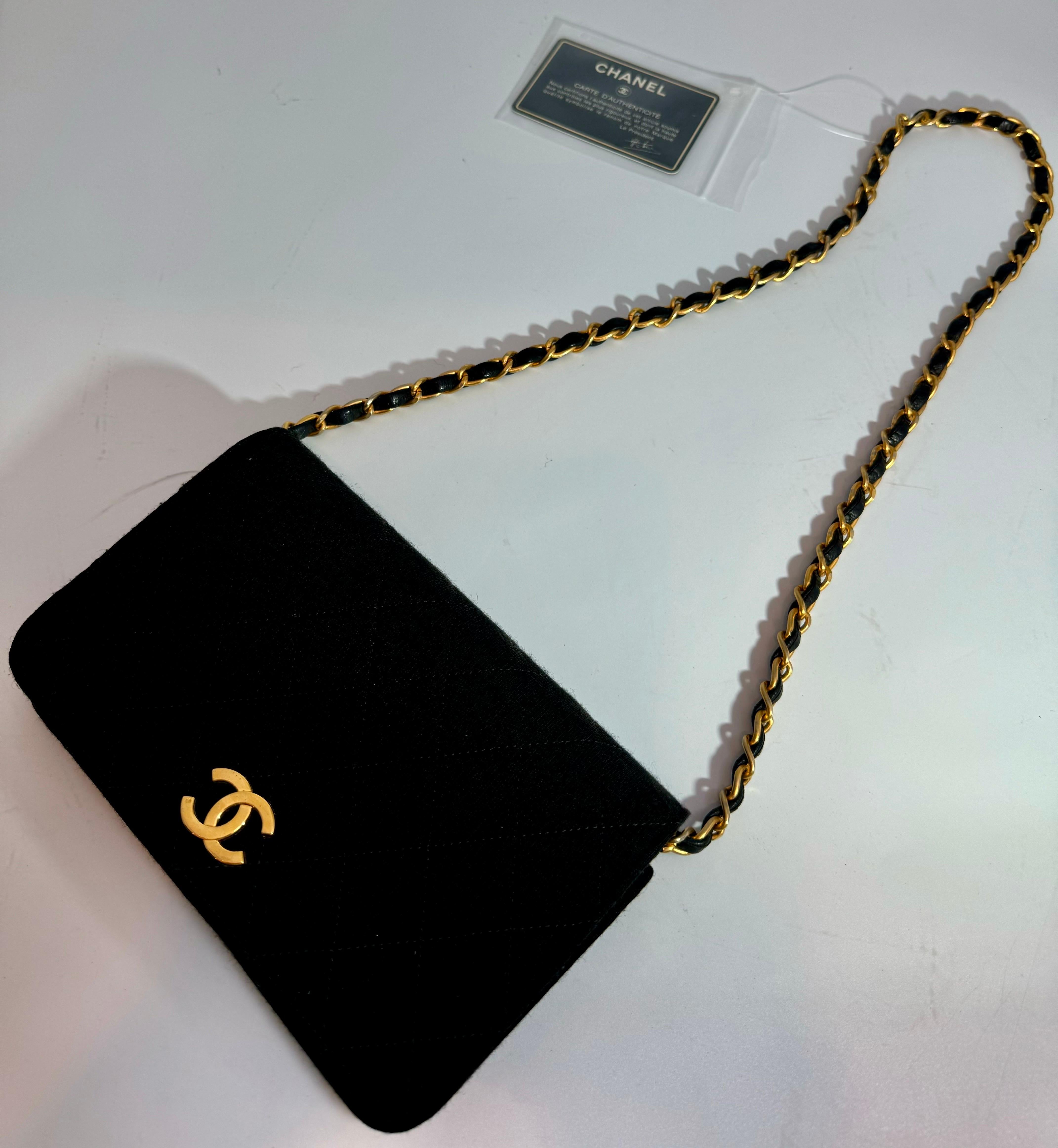 
- Black classic quilted cloth bag
- Gold plated hardware with signature front CC push button closure 
- Signature chainlink shoulder/crossbody strap
- Signature red Leather lining 
- This bag comes with authenticity certificate 
No dust bag
comes
