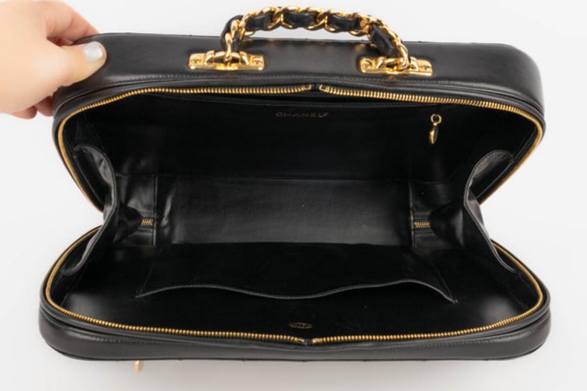Bolso de negocios Chanel acolchado de piel de cordero negra, circa 1990 en venta 5