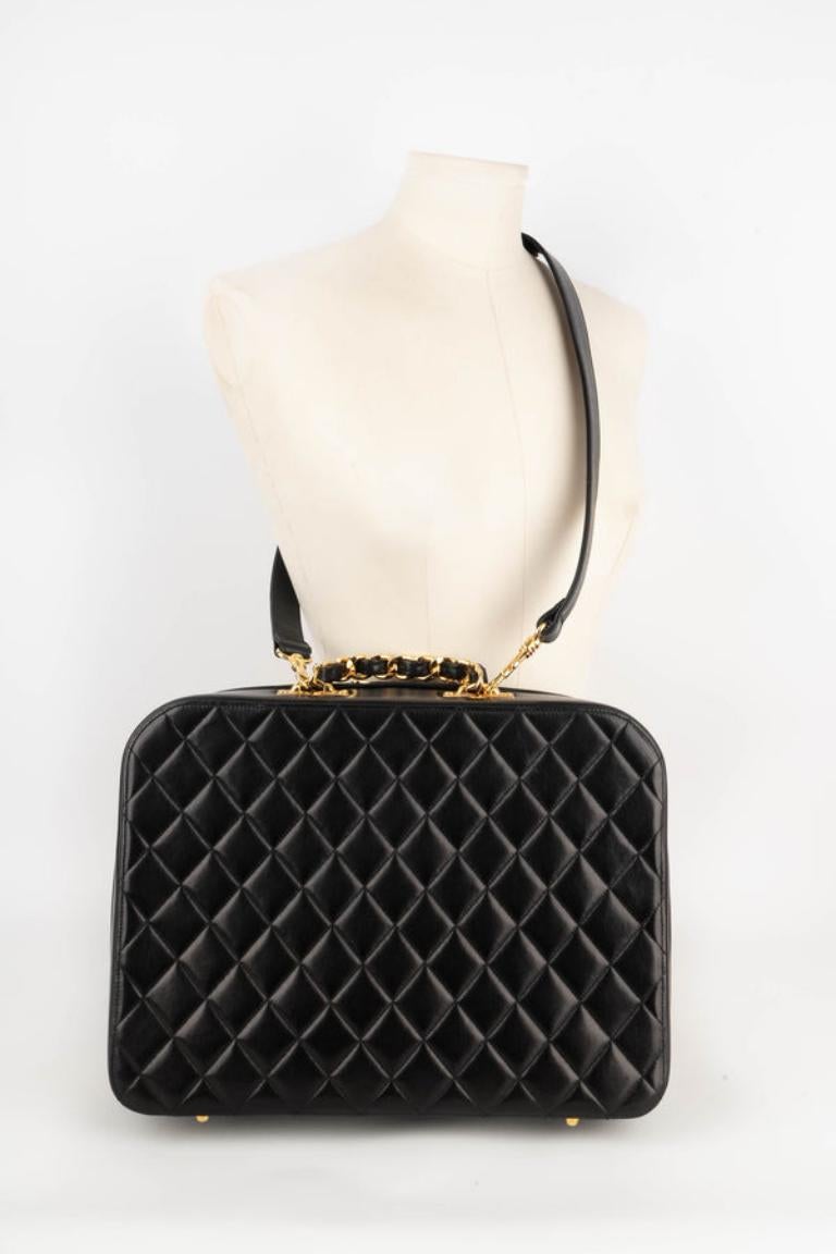 Bolso de negocios Chanel acolchado de piel de cordero negra, circa 1990 Negro en venta