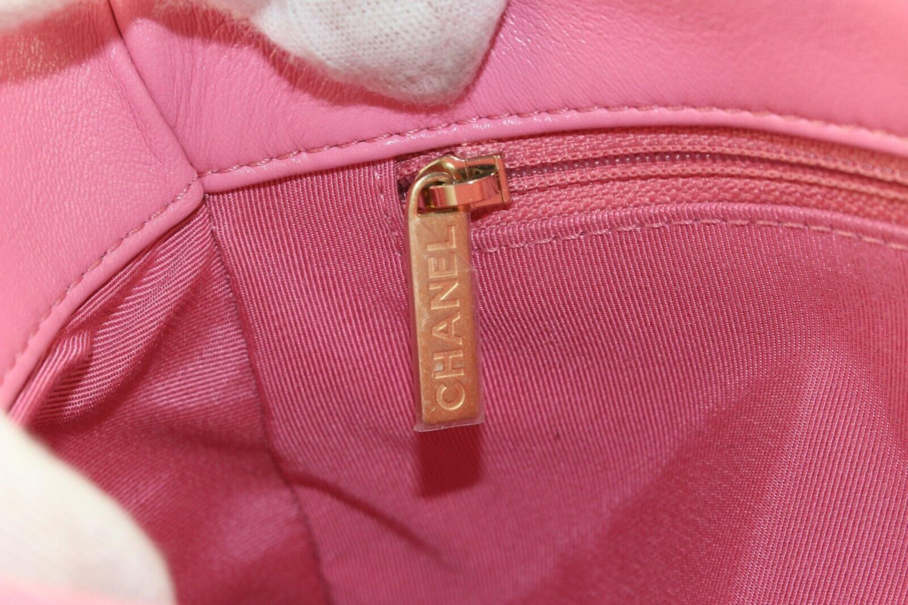 Sac à main Chanel rose matelassé à rabat moyen 19 cm 1CAS418C Excellent état - En vente à Dix hills, NY
