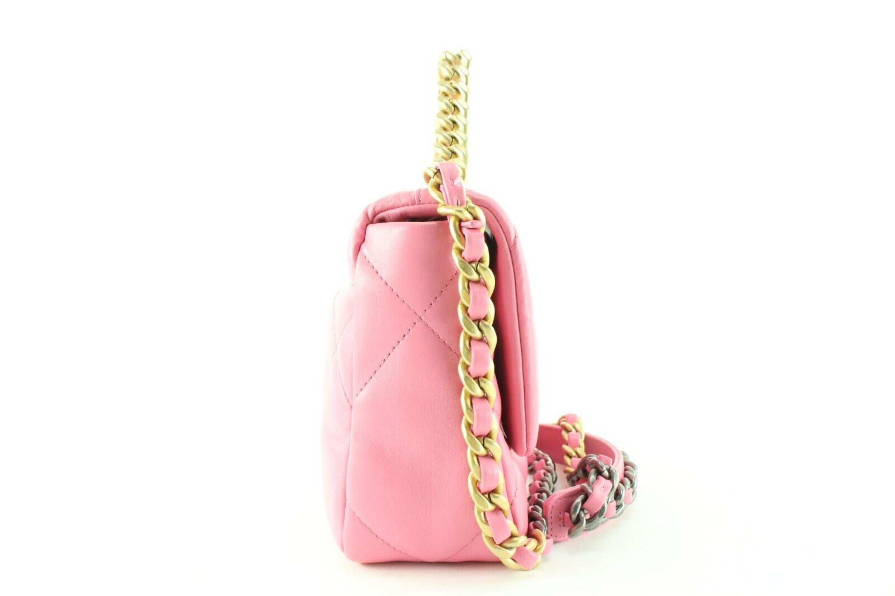 Chanel Quilted Bubble Gum Pink Medium 19 Flap 1CAS418C In Excellent Condition For Sale In Dix hills, NY