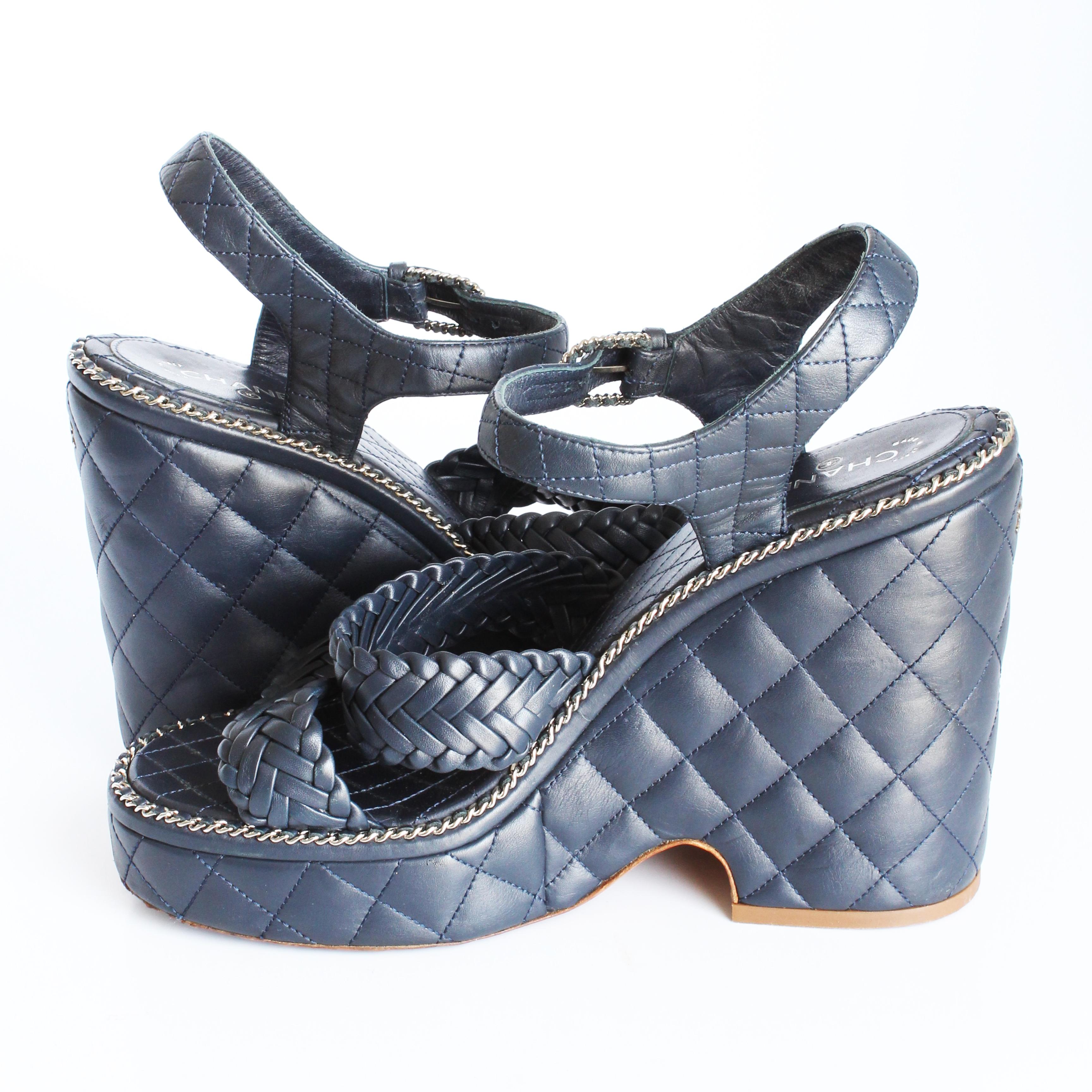 Chanel Quilted Calfskin Chain Around Sandals Platform Heels Navy 2015 Sz 40.5 For Sale 2