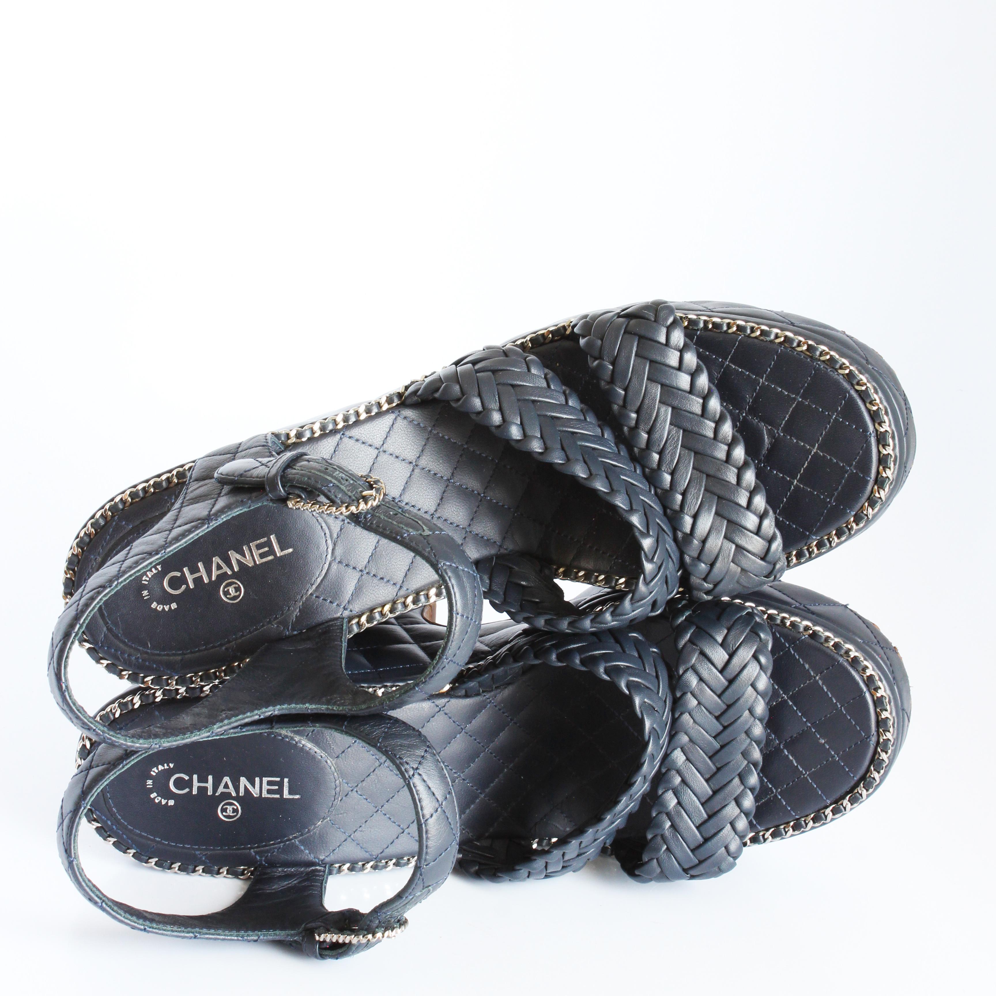 Chanel Gesteppte Kalbsleder Kette um Sandalen Plateau Heels Marine 2015 Sz 40,5 7