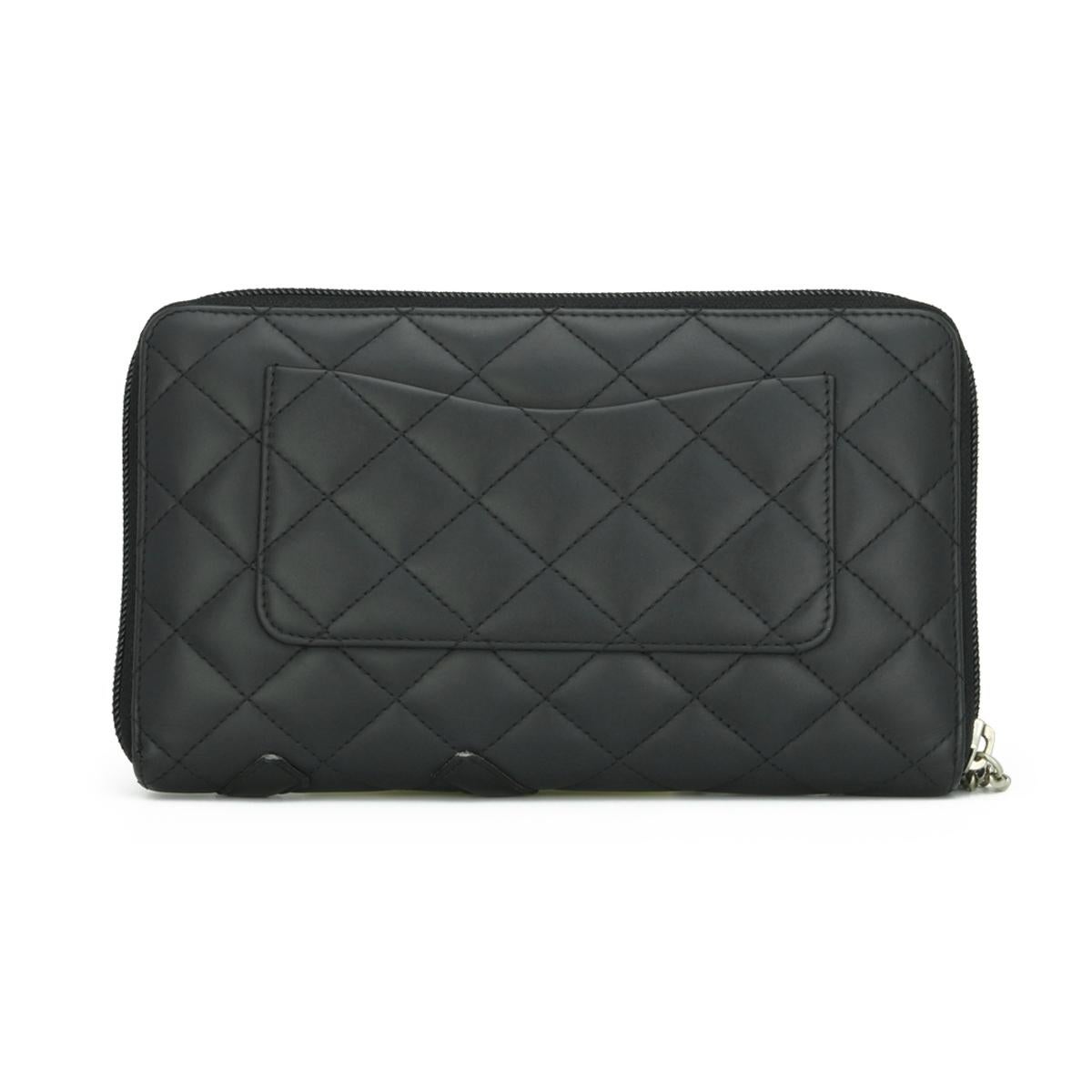 Chanel Gesteppt Cambon Große lange Brieftasche mit Reißverschluss aus schwarzem Kalbsleder Silber Hardware 2011 im Zustand „Gut“ im Angebot in Huddersfield, GB