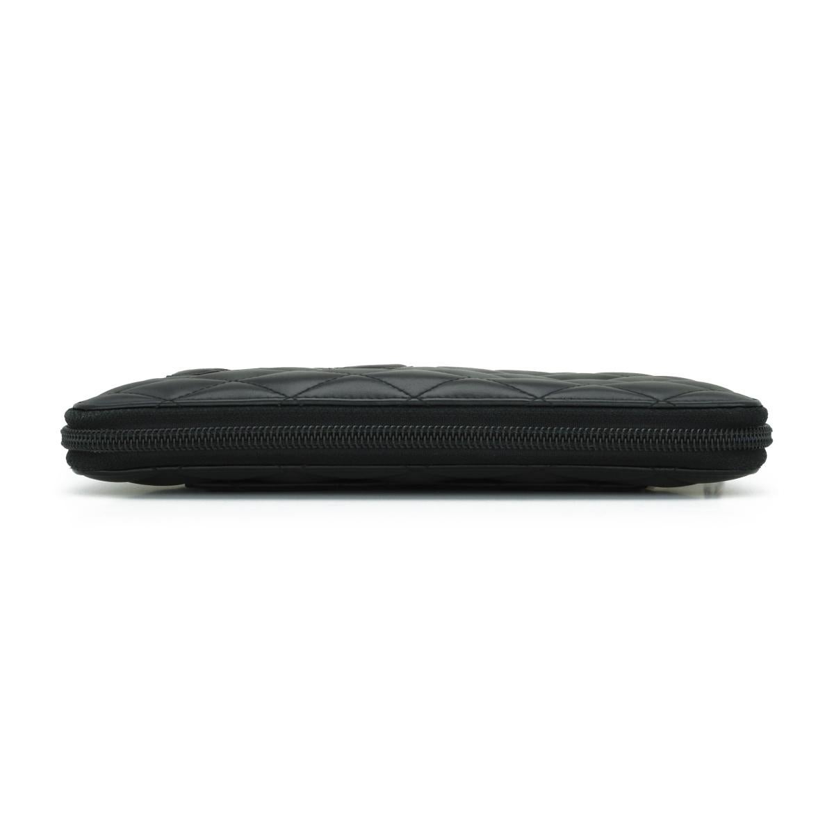 Chanel Gesteppt Cambon Große lange Brieftasche mit Reißverschluss aus schwarzem Kalbsleder Silber Hardware 2011 im Angebot 1